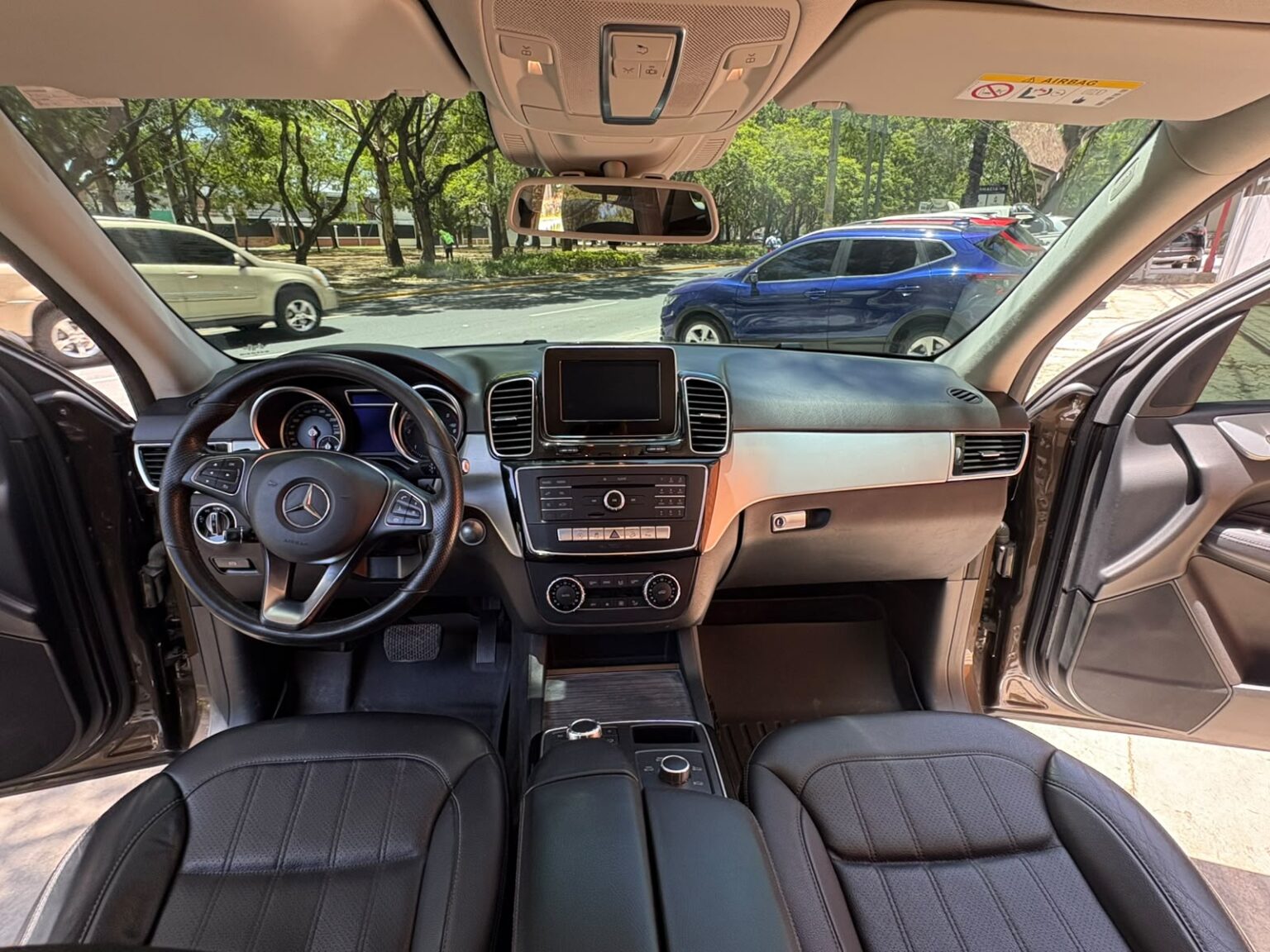 Mercedes-Benz-GLE250-2017-765GRM (13)