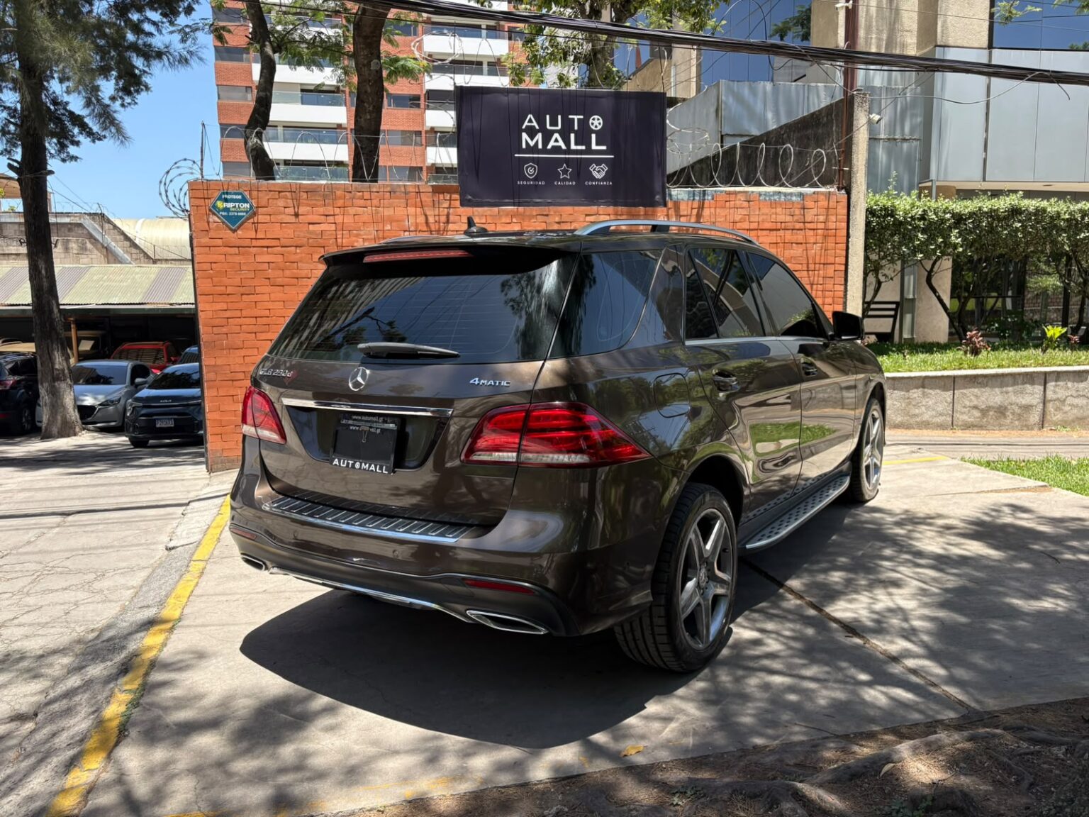 Mercedes-Benz-GLE250-2017-765GRM (5)