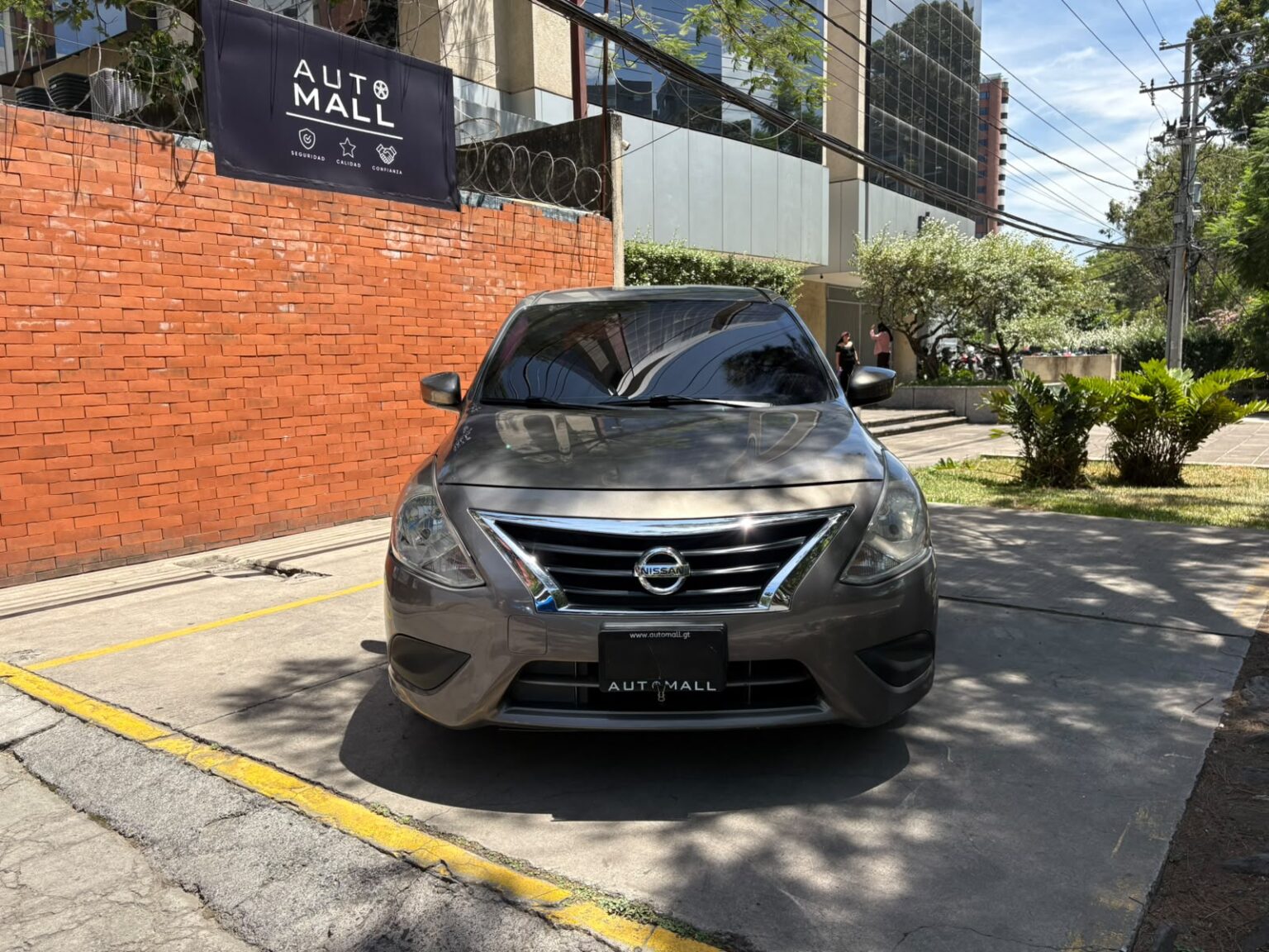 Nissan-Versa-2017-366GQM (1)