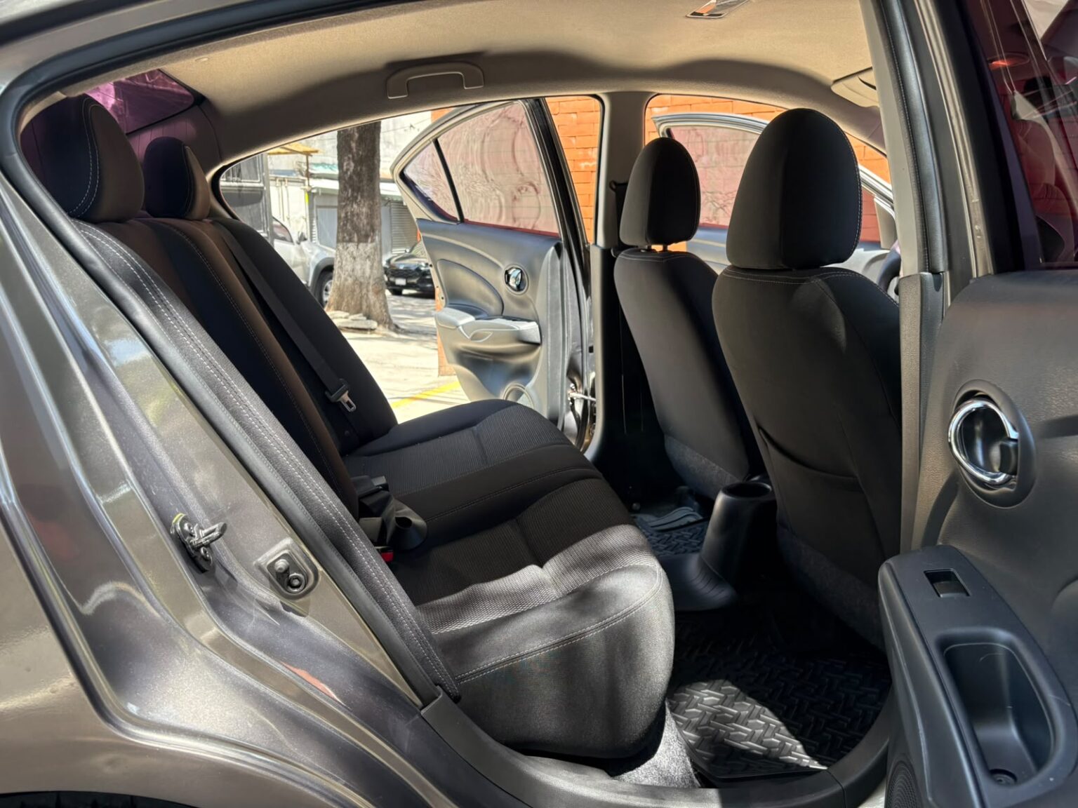 Nissan-Versa-2017-366GQM (11)