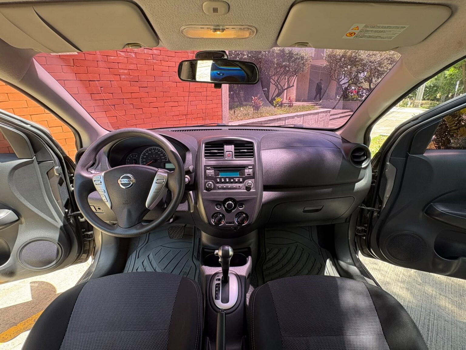 Nissan-Versa-2017-366GQM (12)