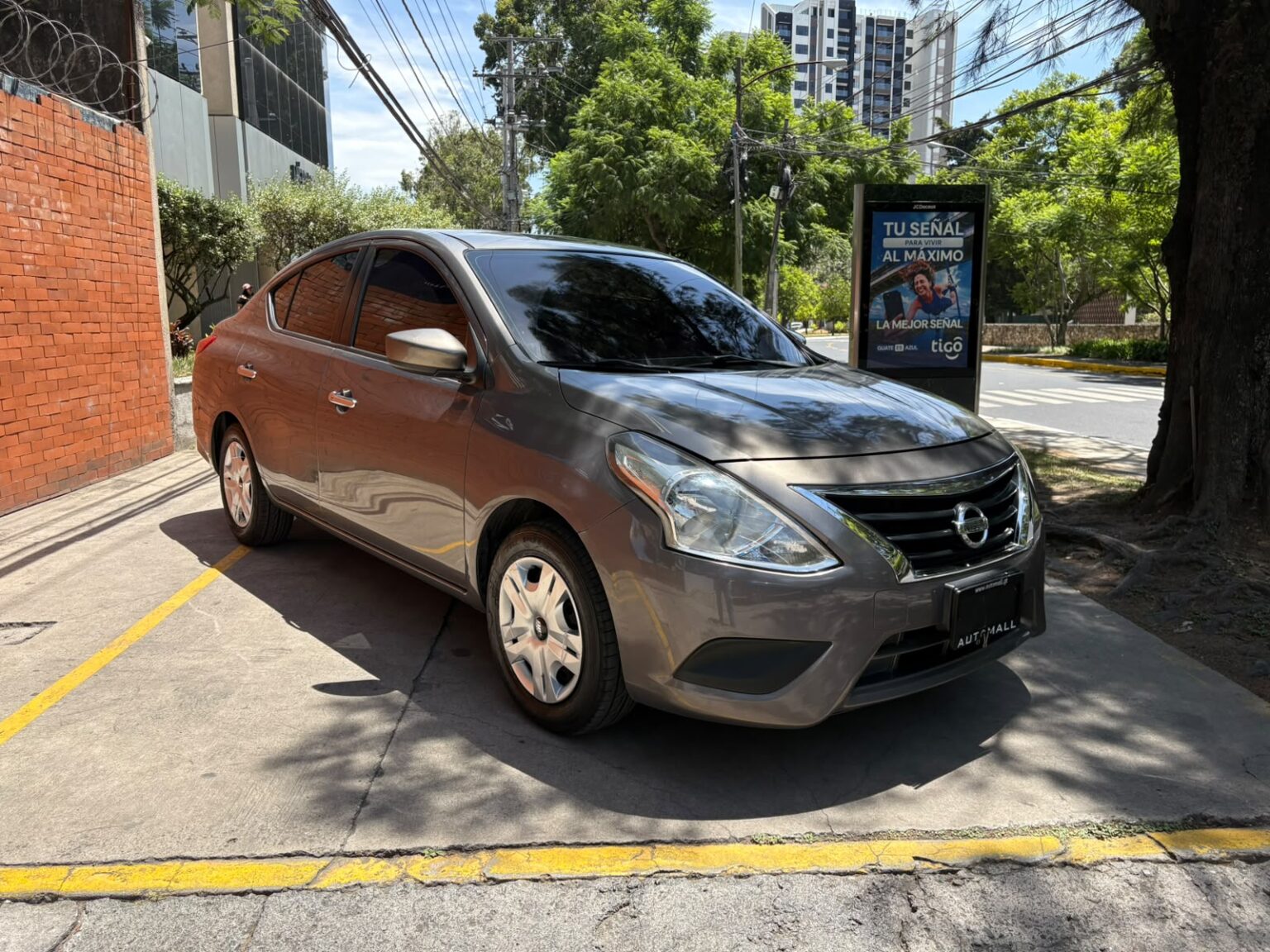 Nissan-Versa-2017-366GQM (2)