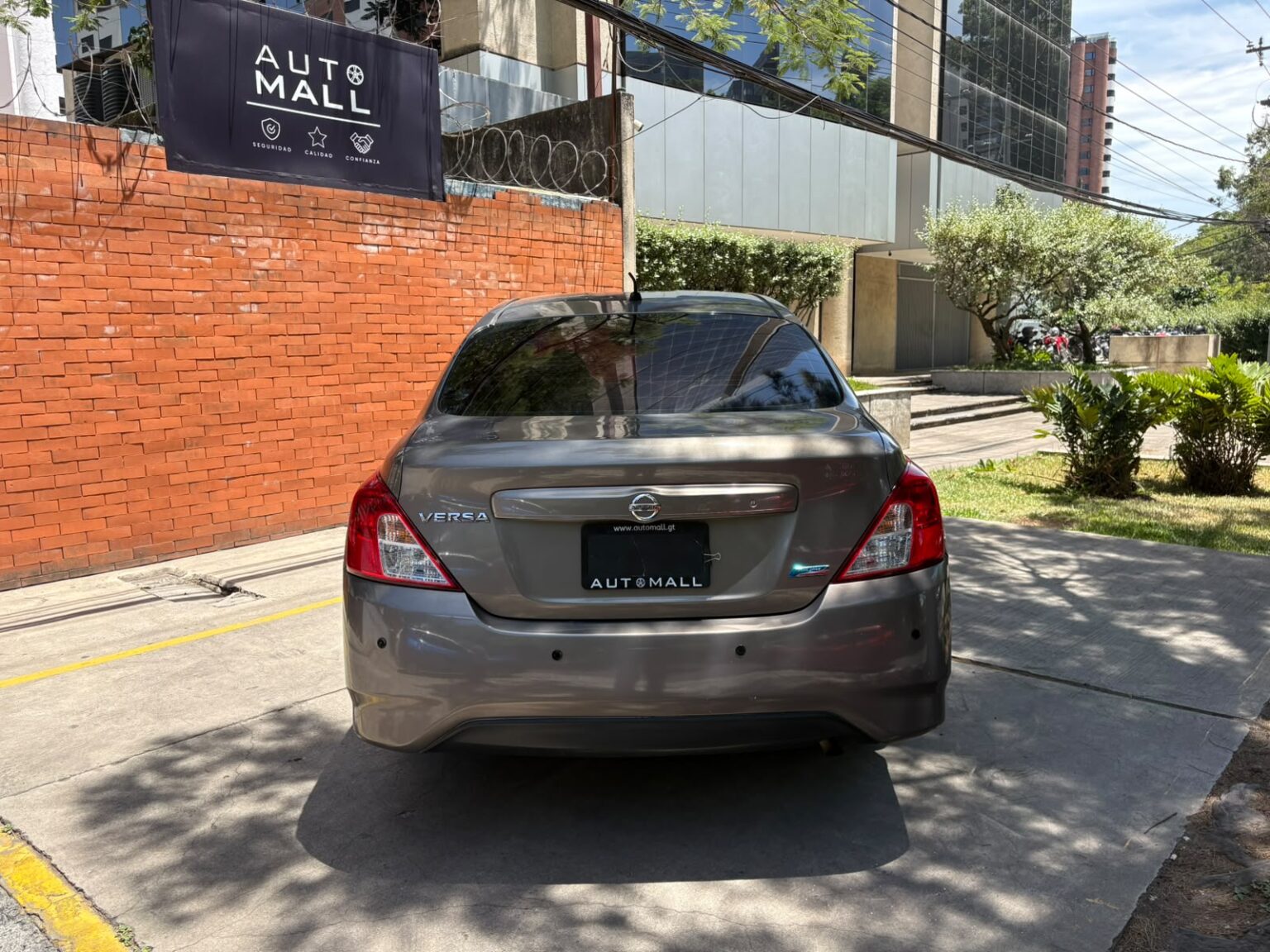 Nissan-Versa-2017-366GQM (5)
