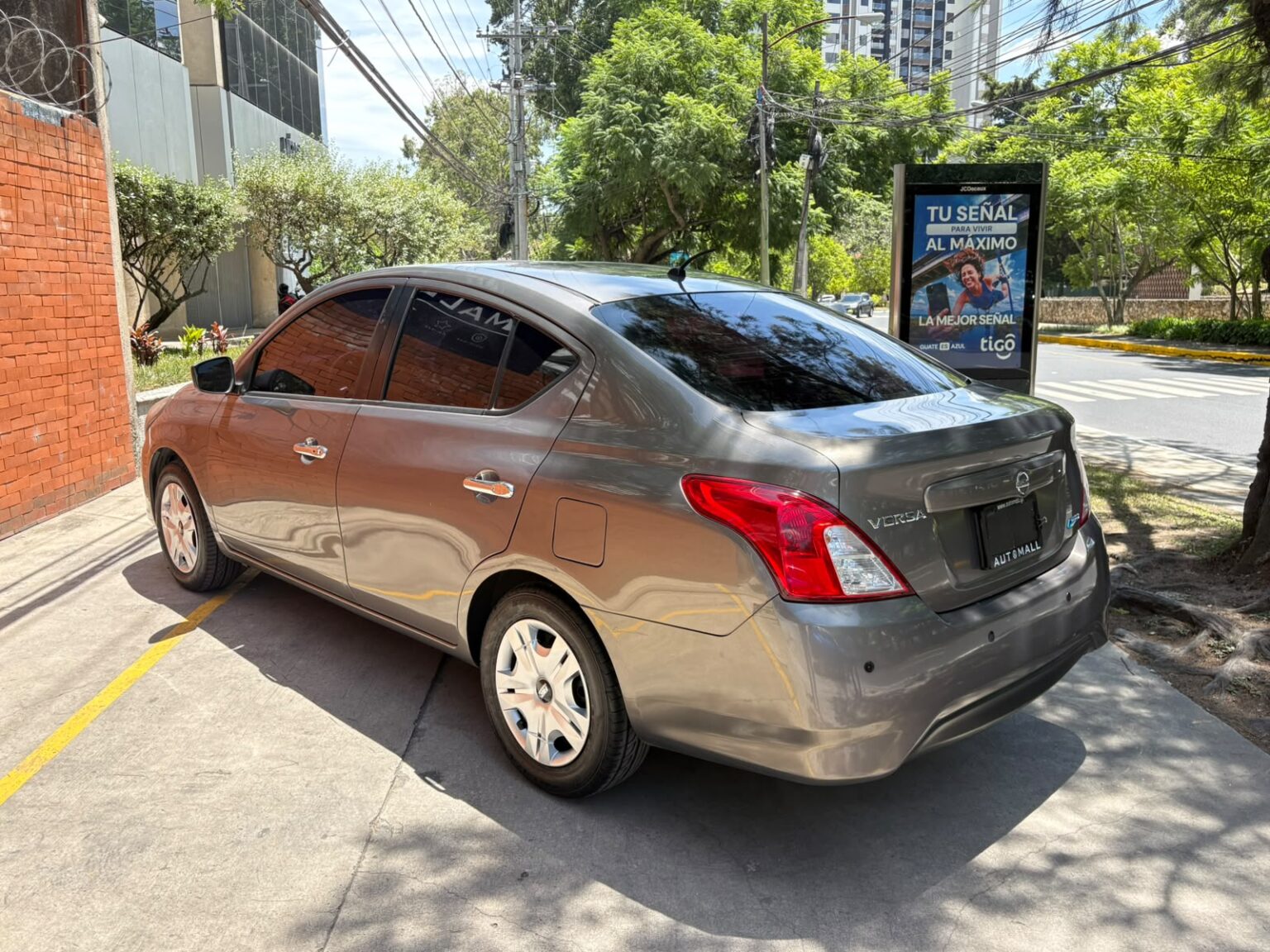 Nissan-Versa-2017-366GQM (6)