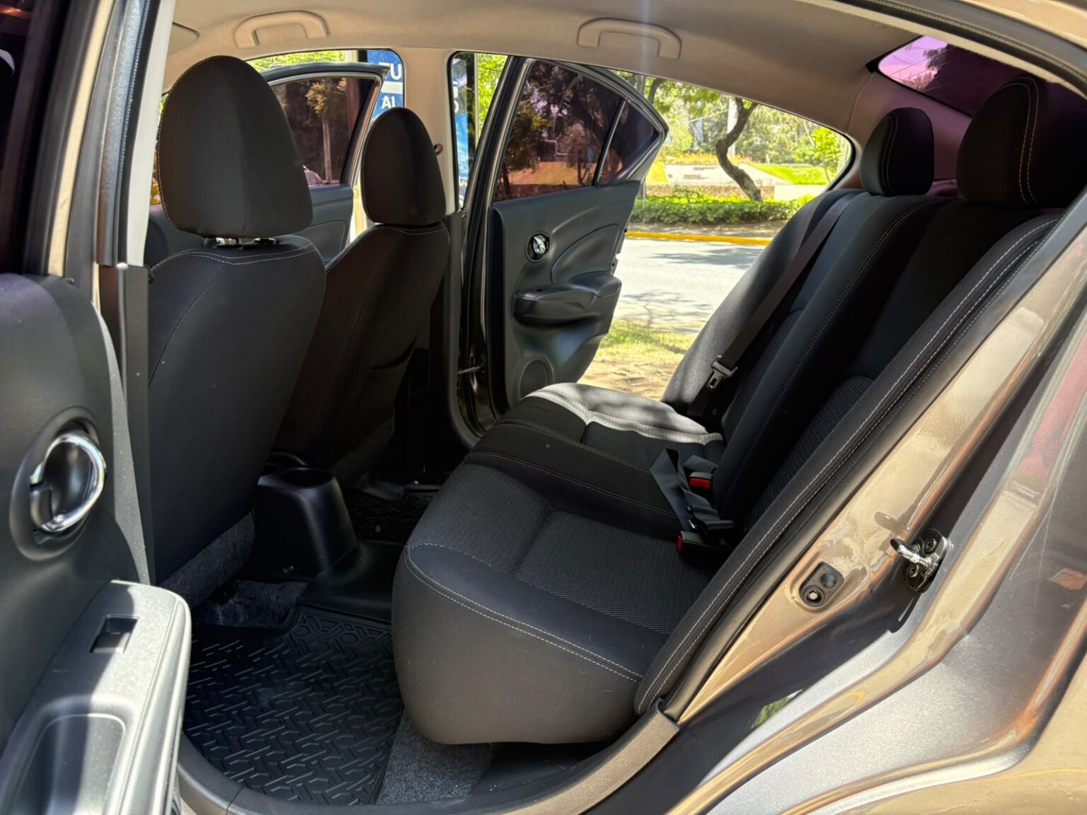 Nissan-Versa-2017-366GQM (9)
