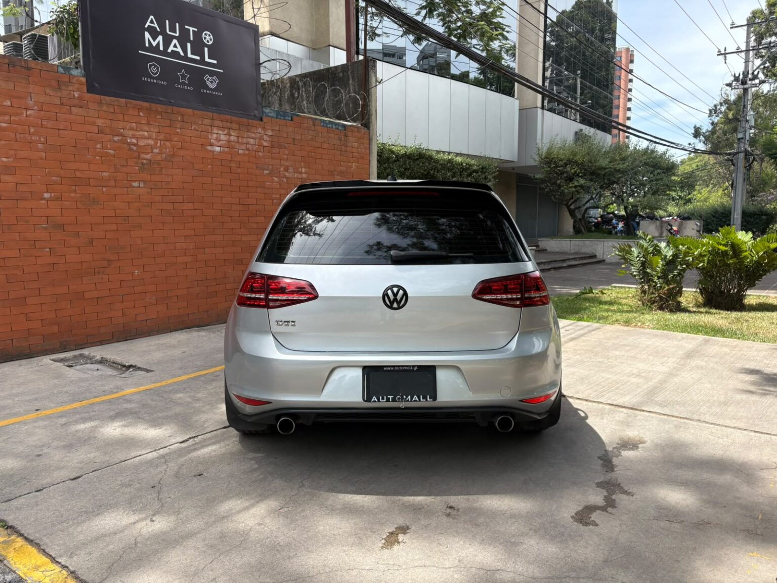 Volkswagen-GTI-s-6M-2016-498JNG (12)