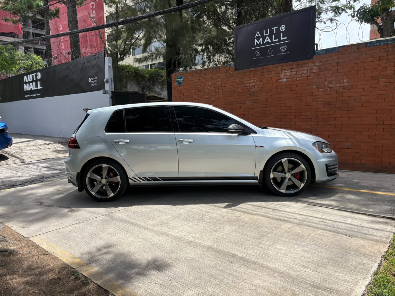 Volkswagen-GTI-s-6M-2016-498JNG (3)