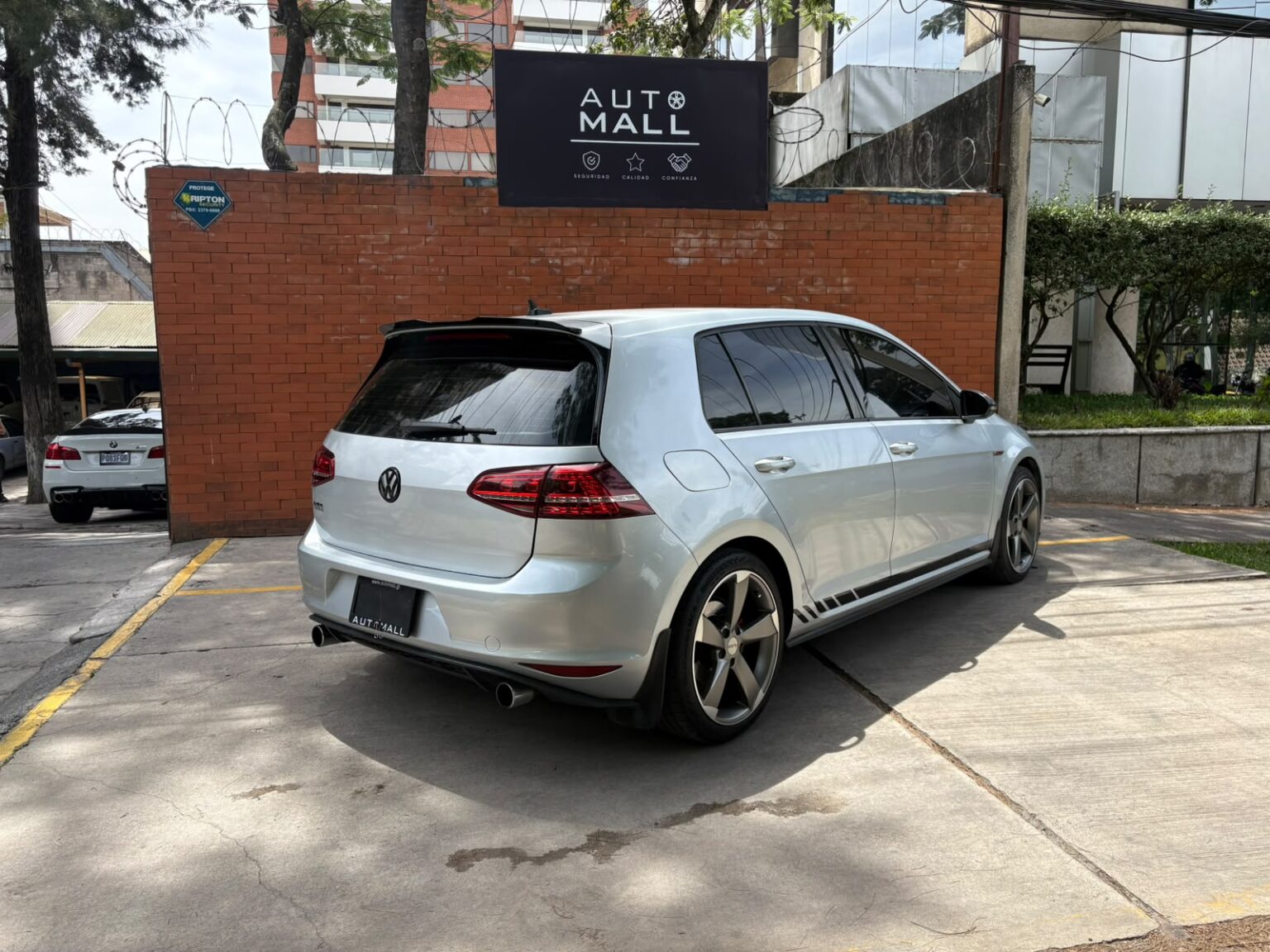 Volkswagen-GTI-s-6M-2016-498JNG (4)