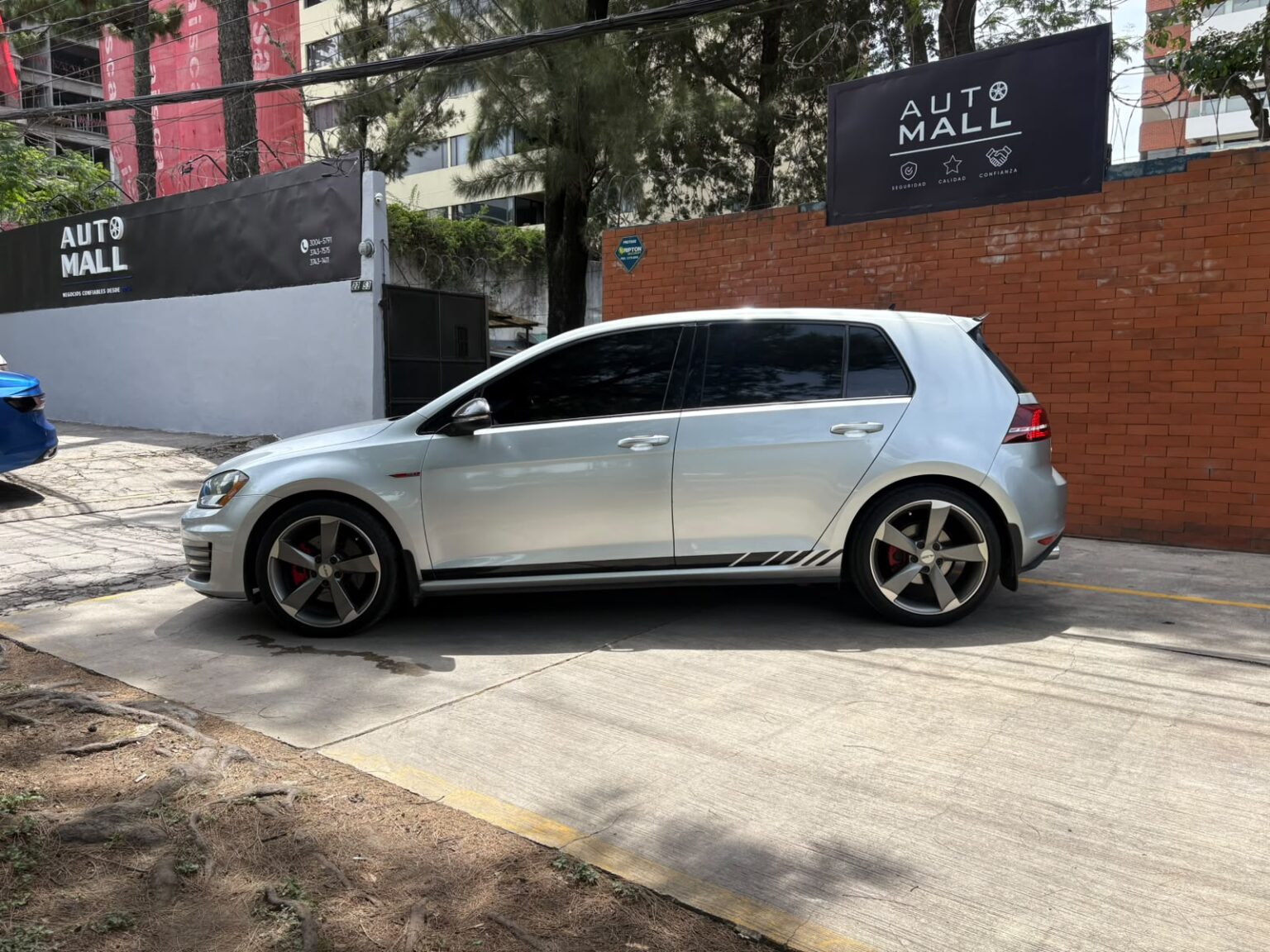 Volkswagen-GTI-s-6M-2016-498JNG (7)