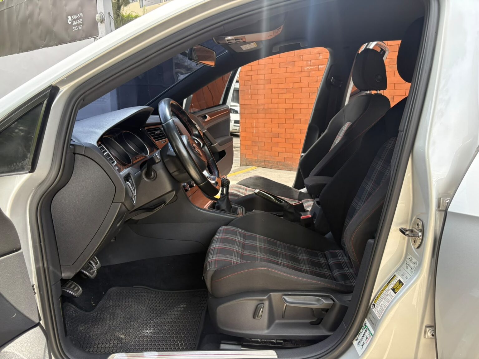 Volkswagen-GTI-s-6M-2016-498JNG (8)