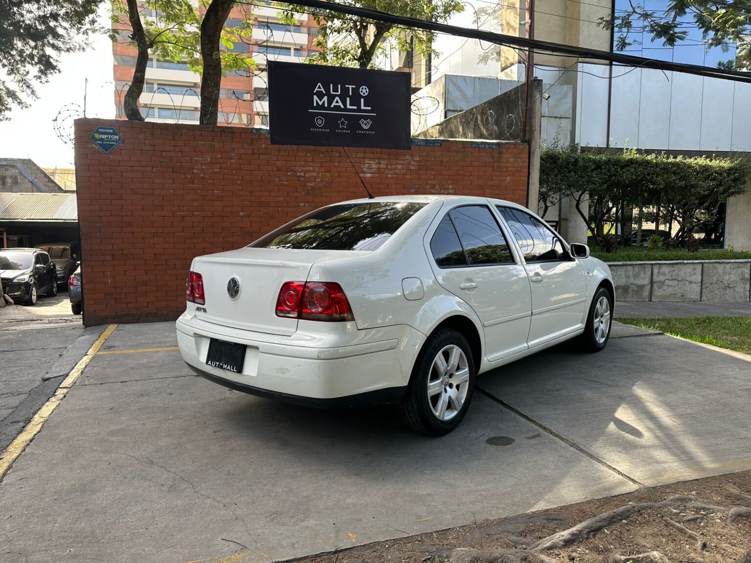 Volkswagen-Jetta-2011-692DZB (1)