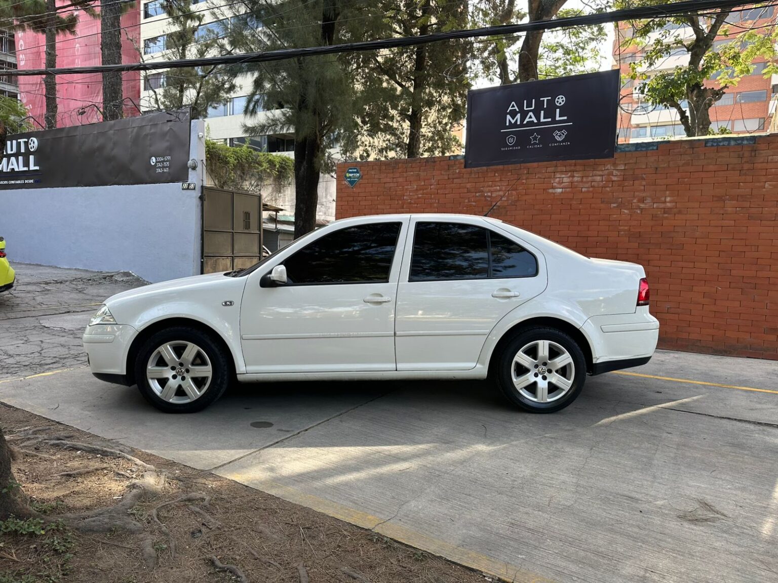 Volkswagen-Jetta-2011-692DZB (10)