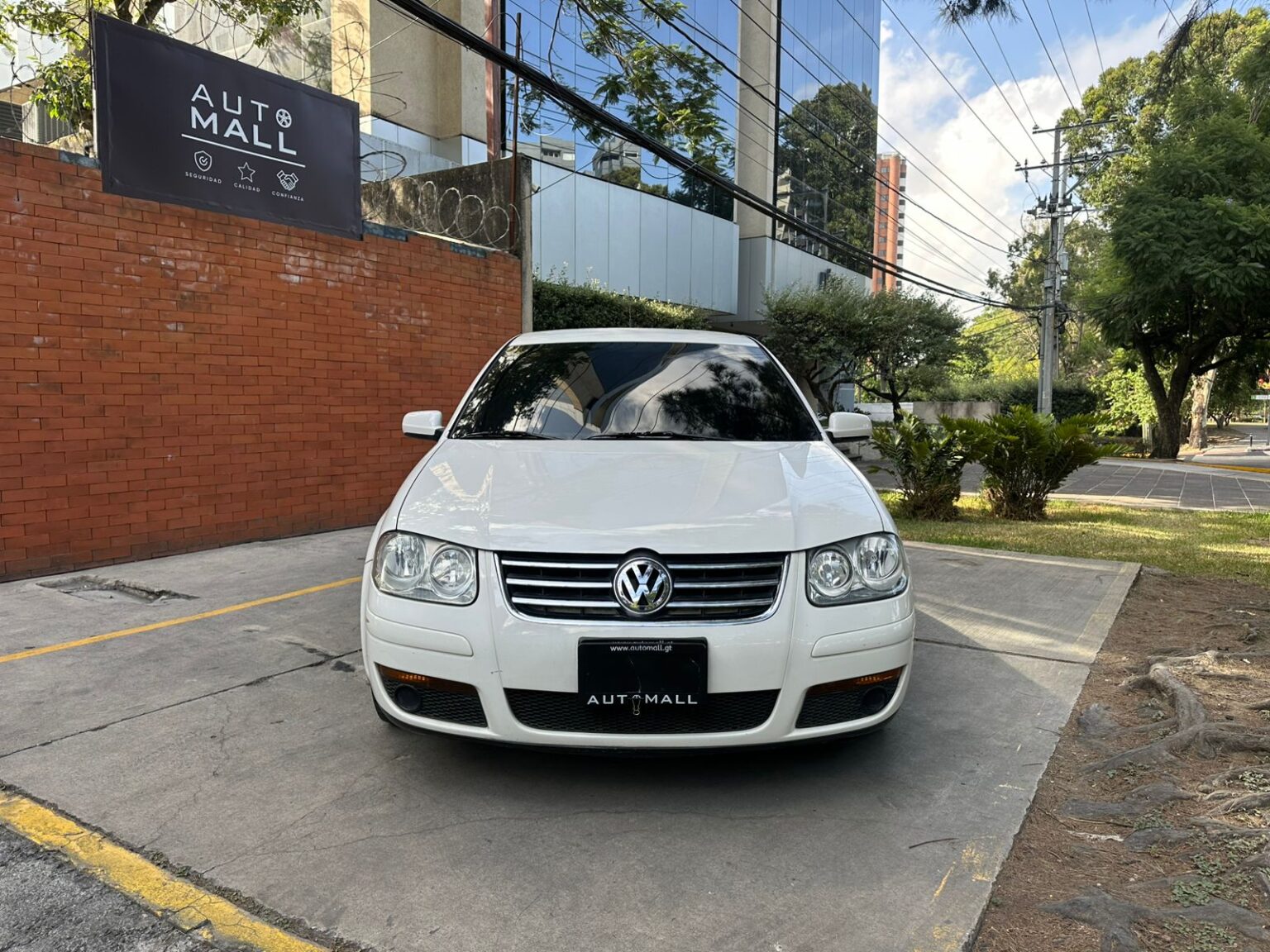 Volkswagen-Jetta-2011-692DZB (12)