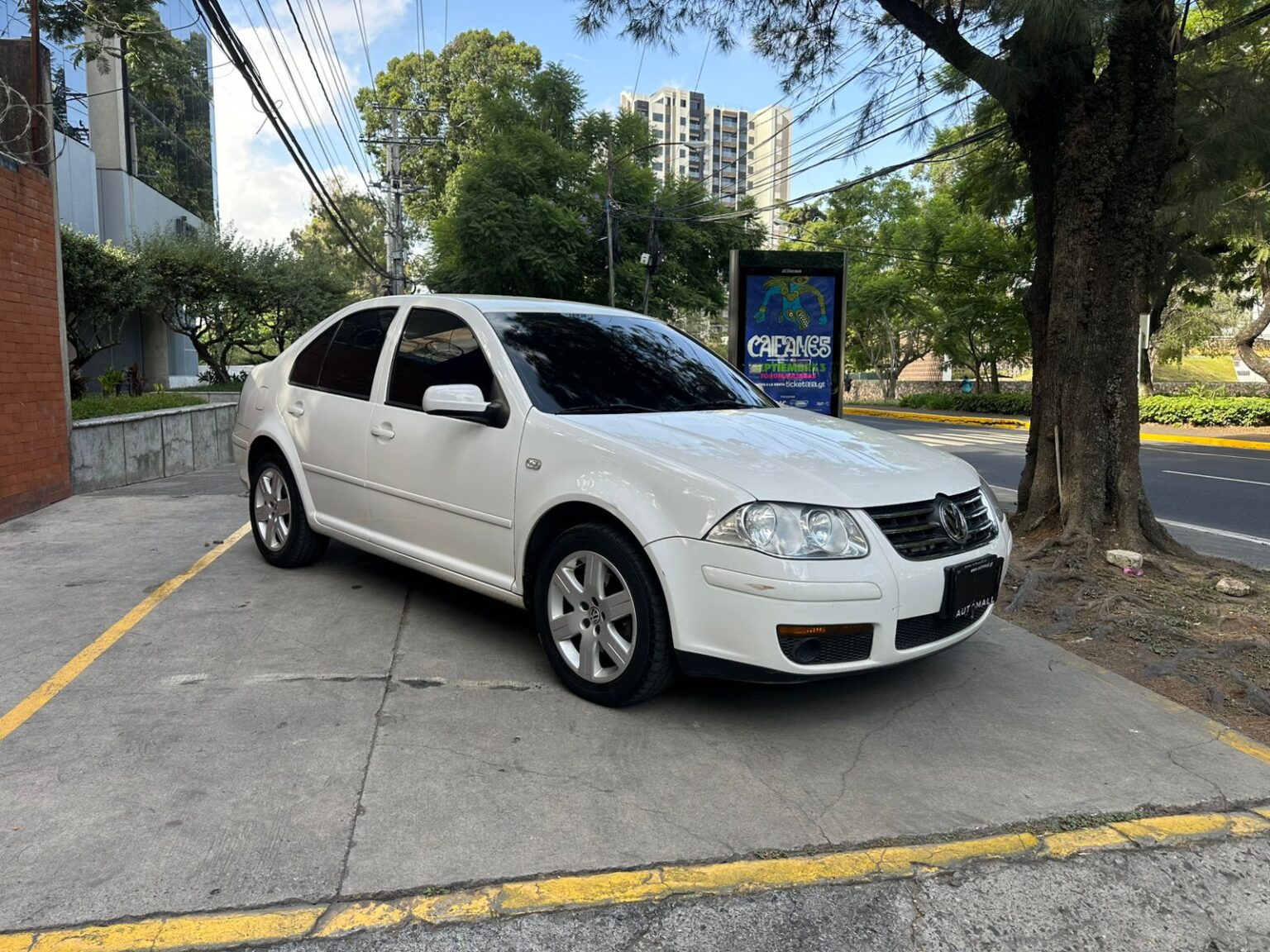 Volkswagen-Jetta-2011-692DZB (13)