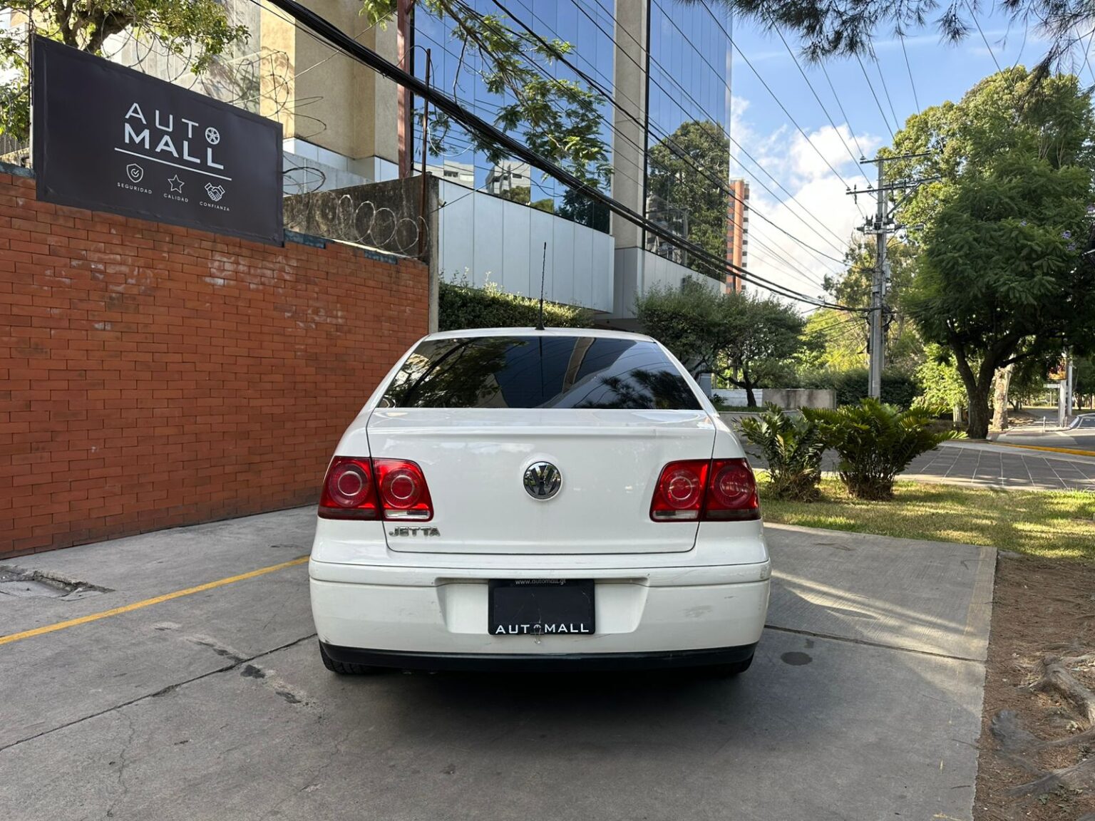 Volkswagen-Jetta-2011-692DZB (2)