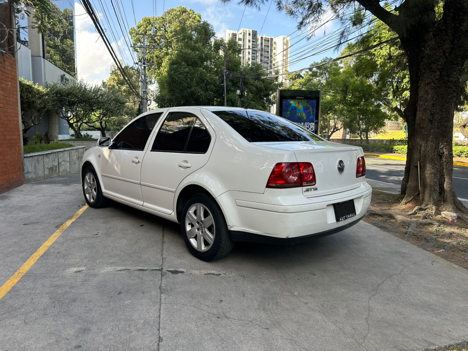 Volkswagen-Jetta-2011-692DZB (3)
