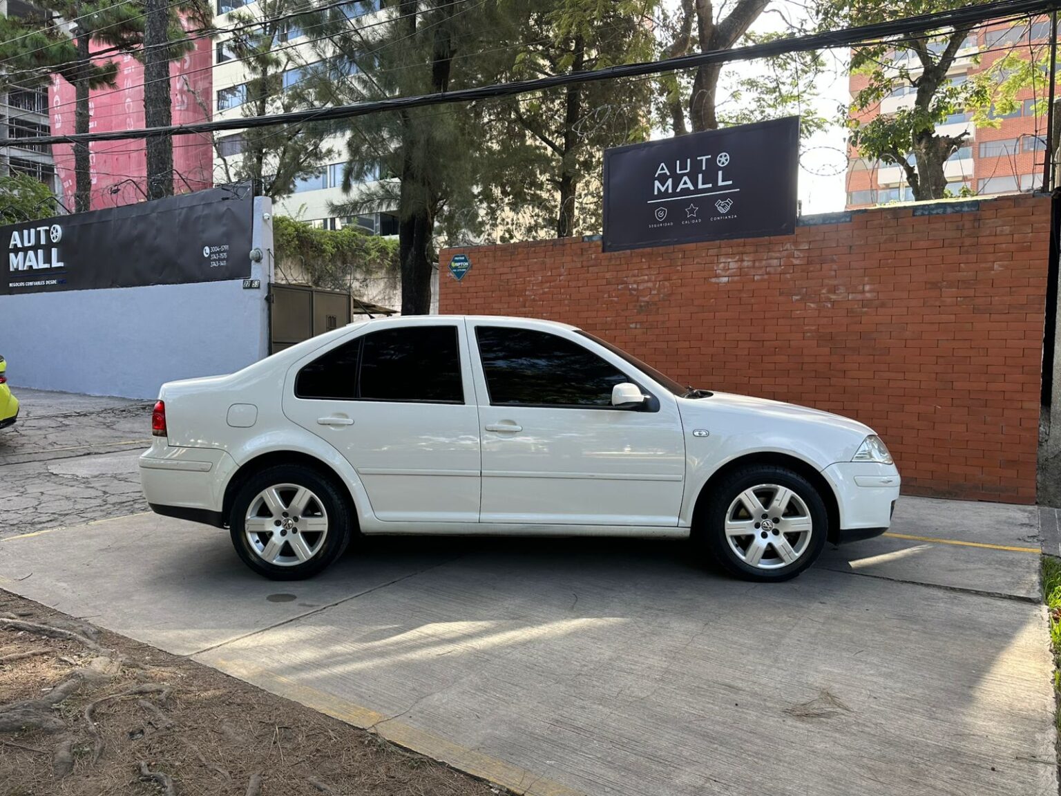 Volkswagen-Jetta-2011-692DZB (6)