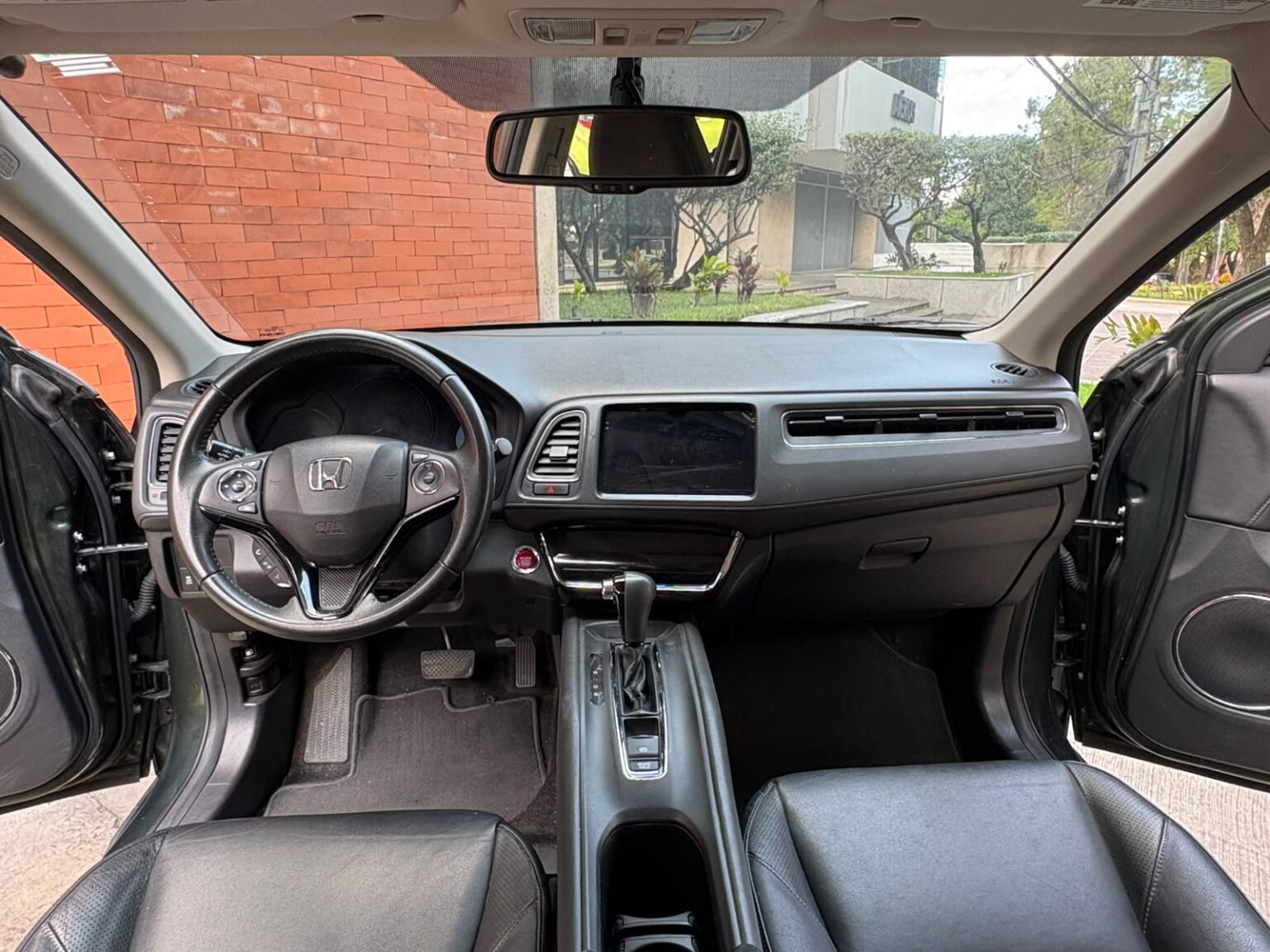 Honda-HRV-EXL-2017-701JGM (12)