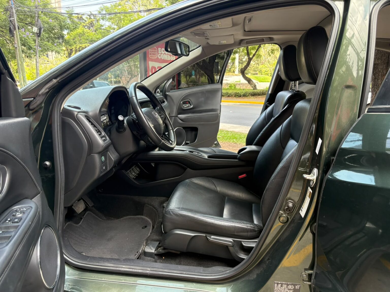 Honda-HRV-EXL-2017-701JGM (8)
