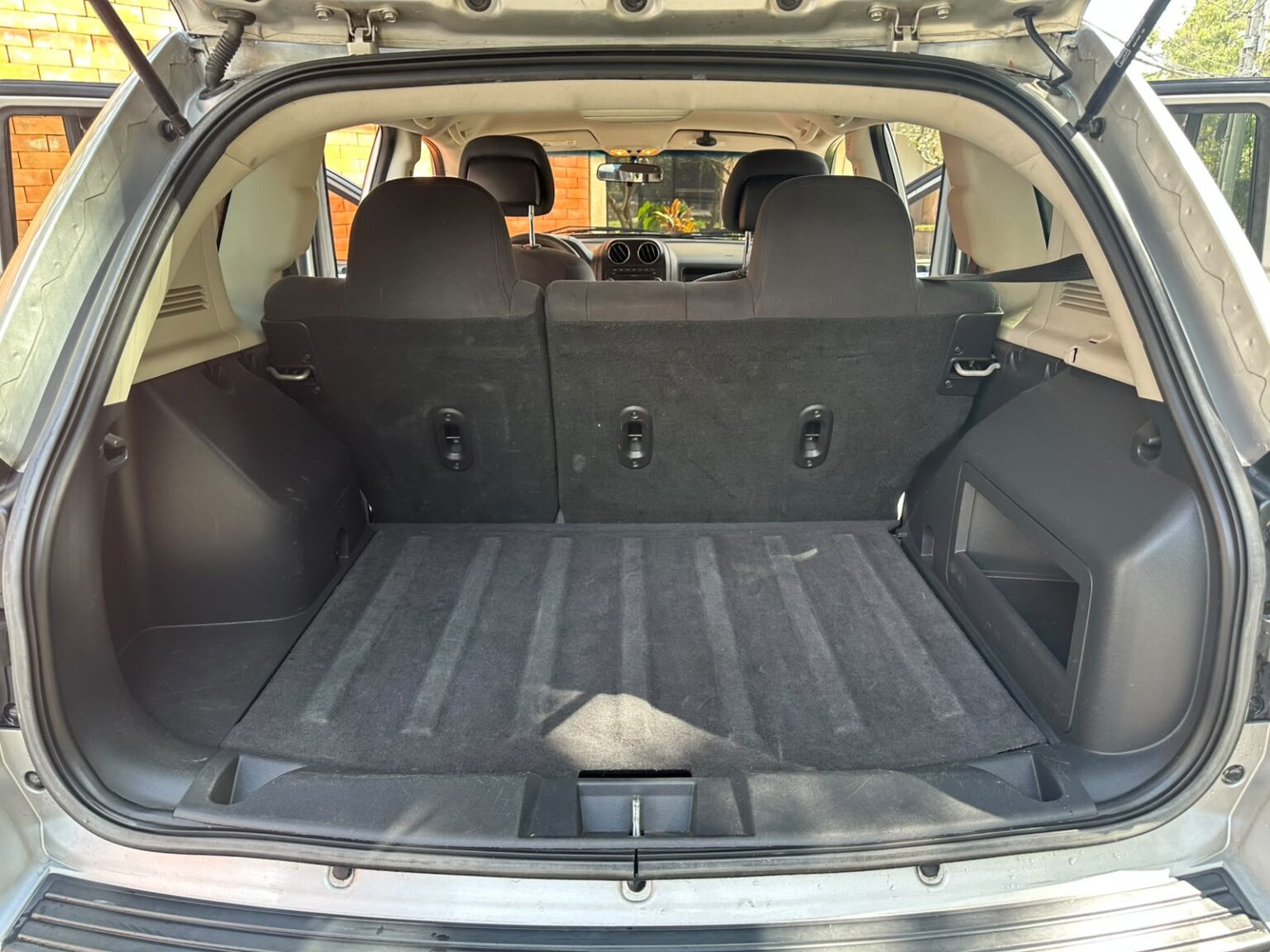 Jeep-Compass-2011-771GHX (12)