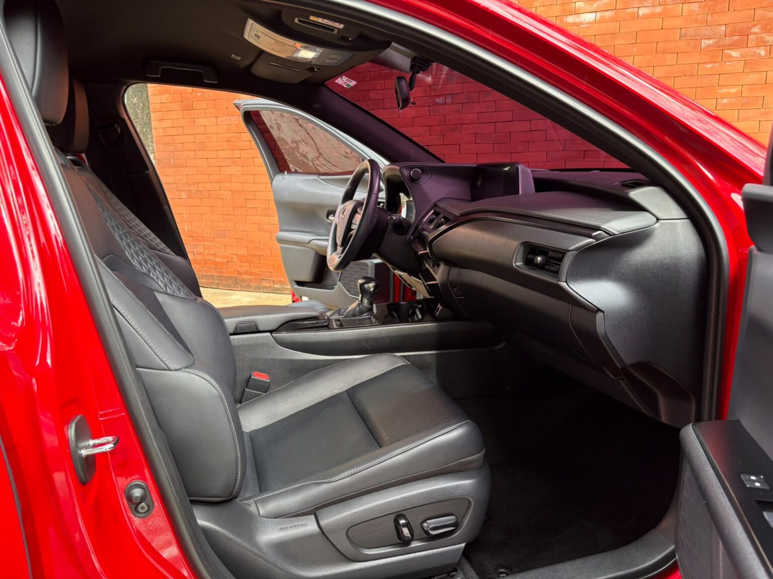 Lexus-UX200-2020-720HYN (10)