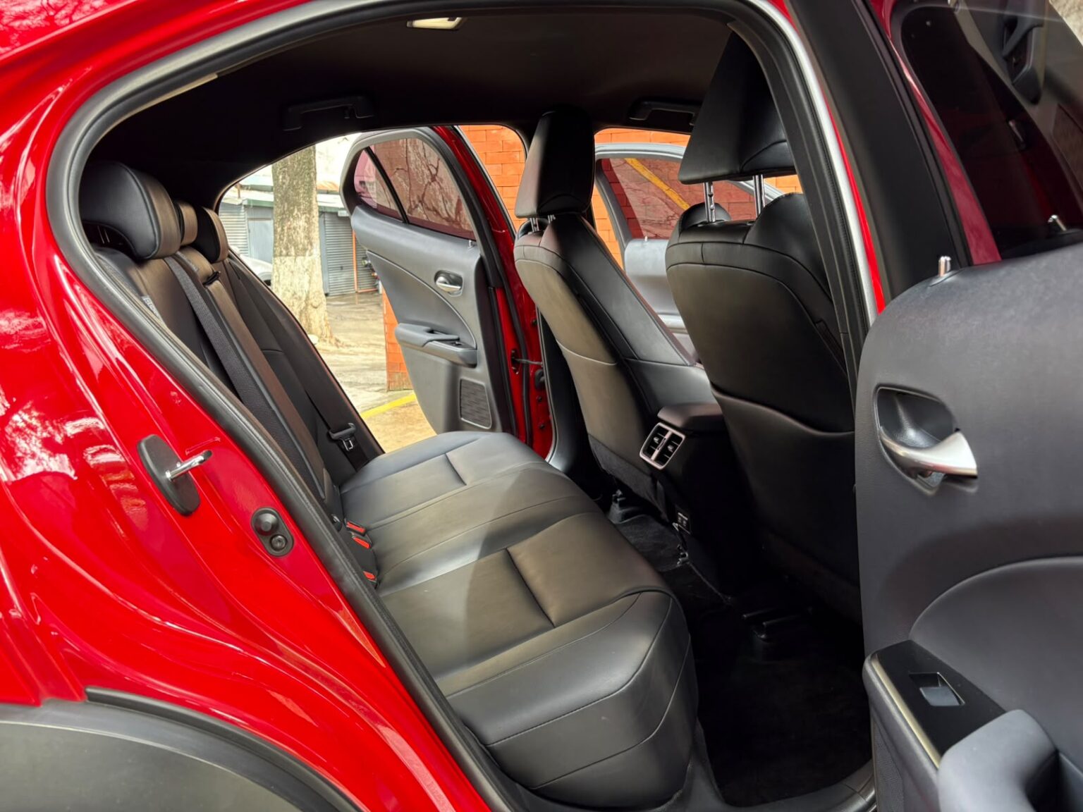 Lexus-UX200-2020-720HYN (18)