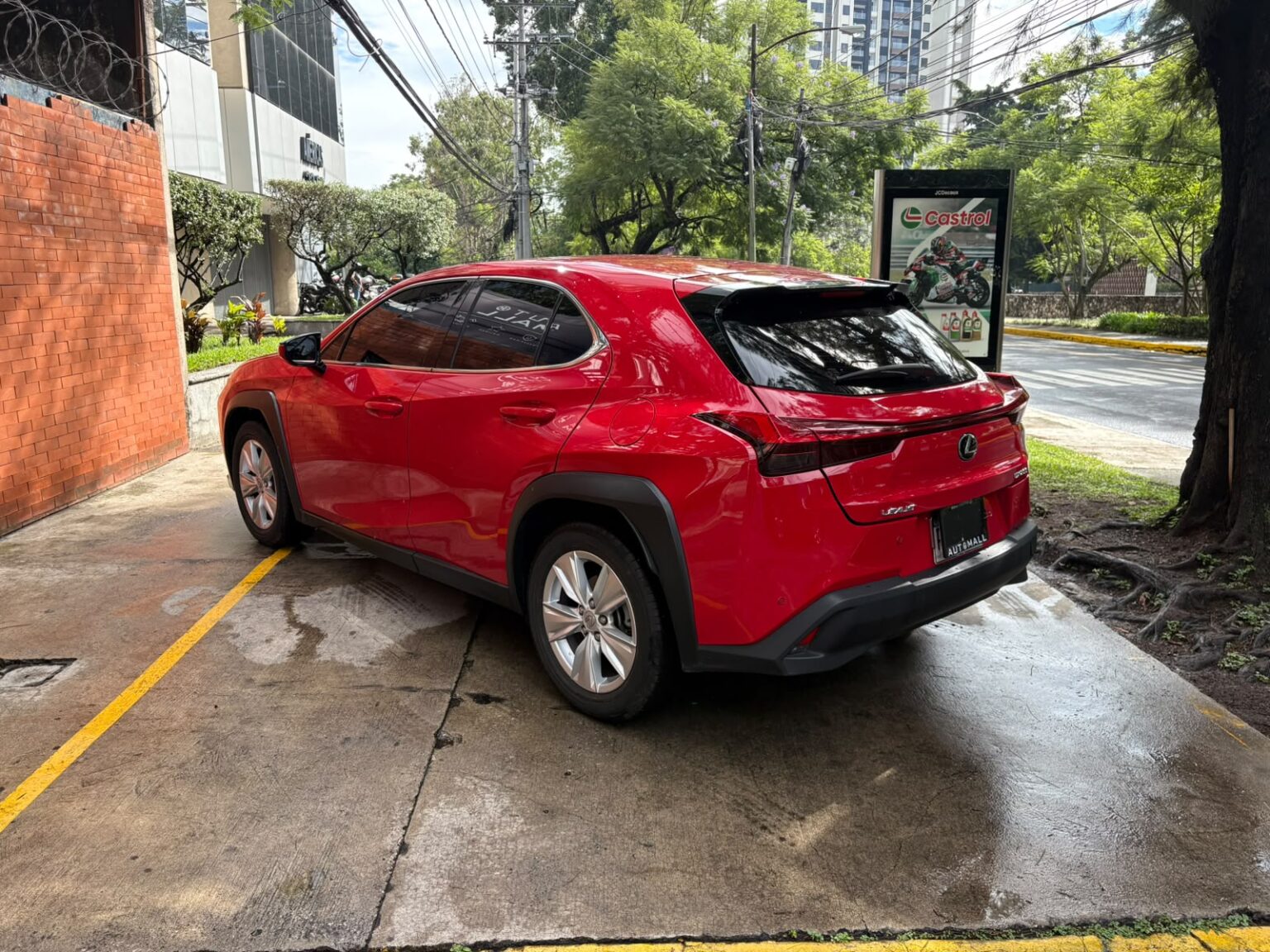 Lexus-UX200-2020-720HYN (6)