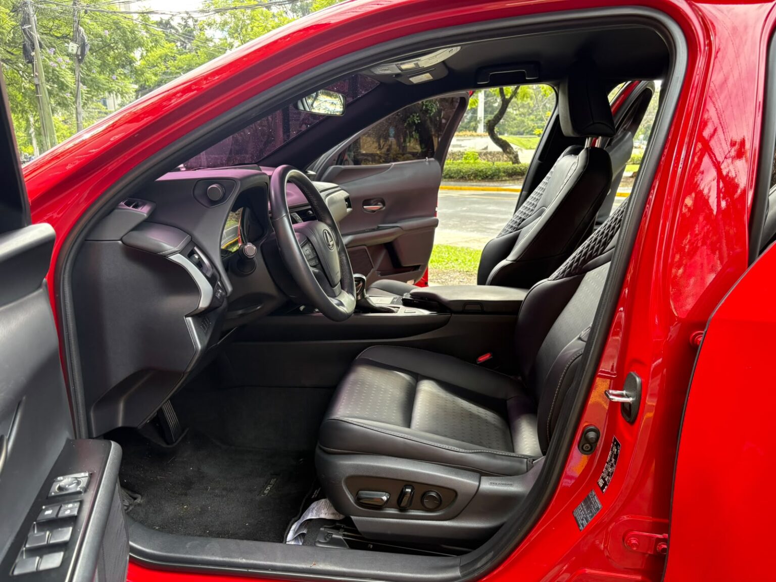 Lexus-UX200-2020-720HYN (8)