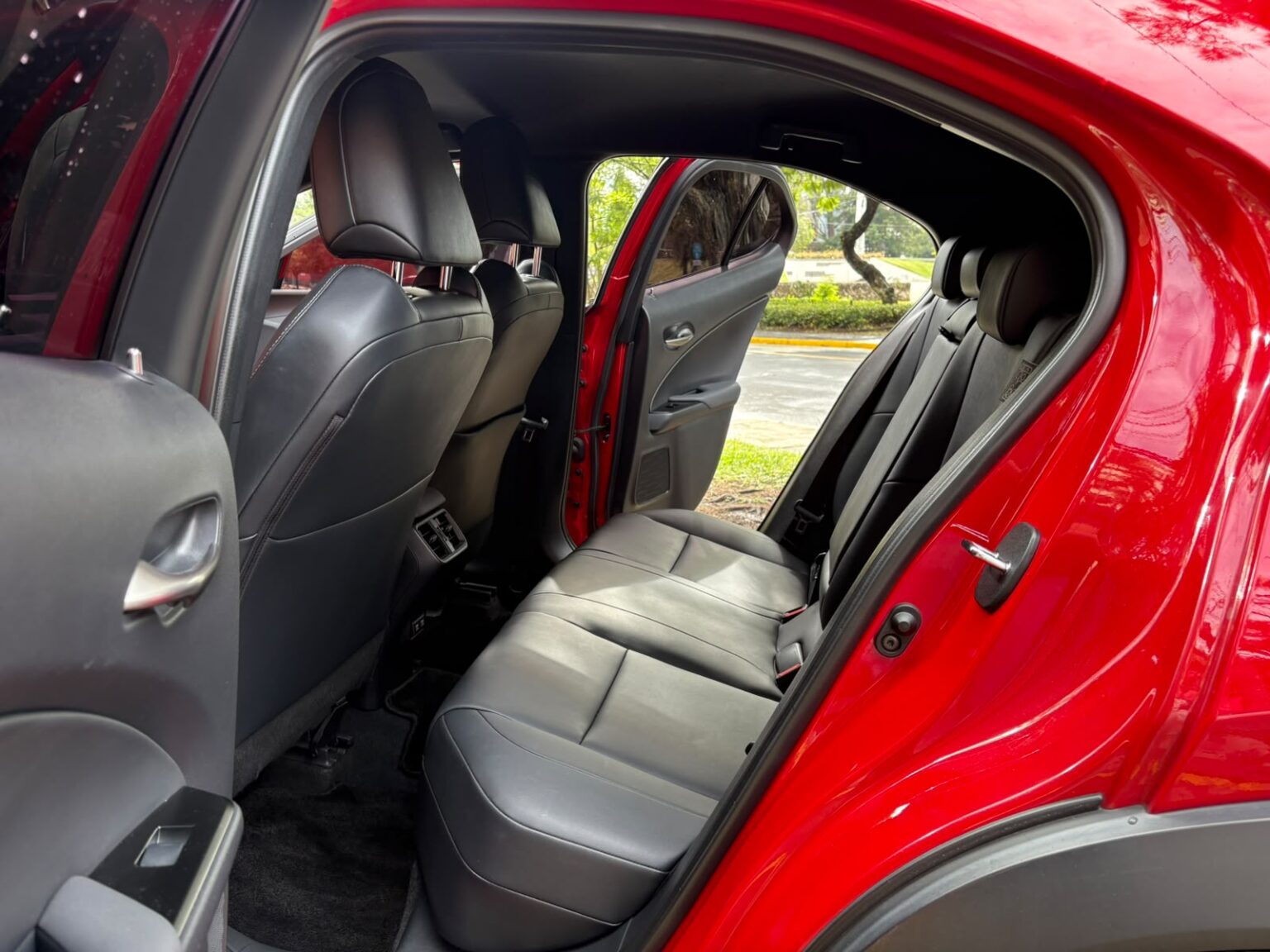 Lexus-UX200-2020-720HYN (9)