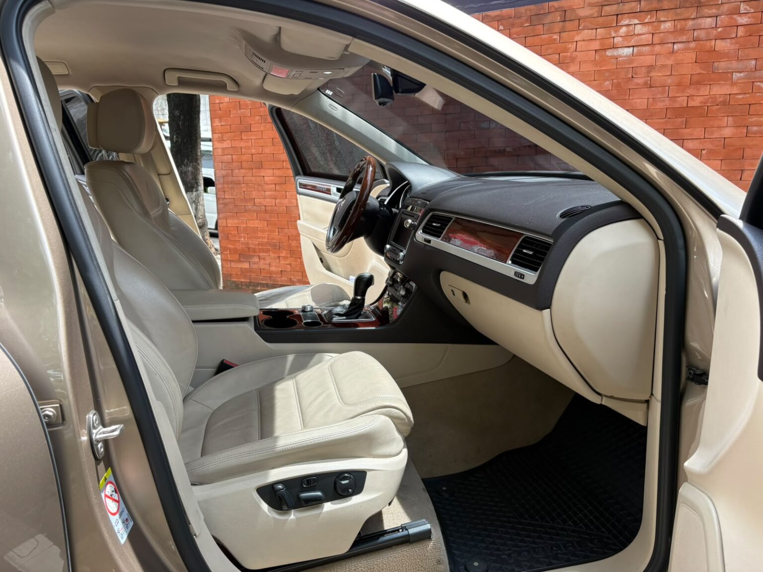 Volkswagen-Touareg-2016-089HTP (10)