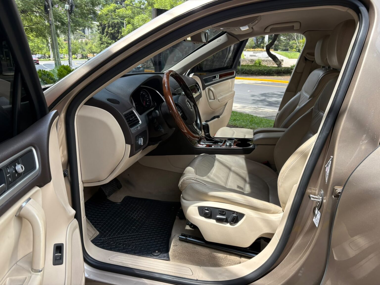 Volkswagen-Touareg-2016-089HTP (8)