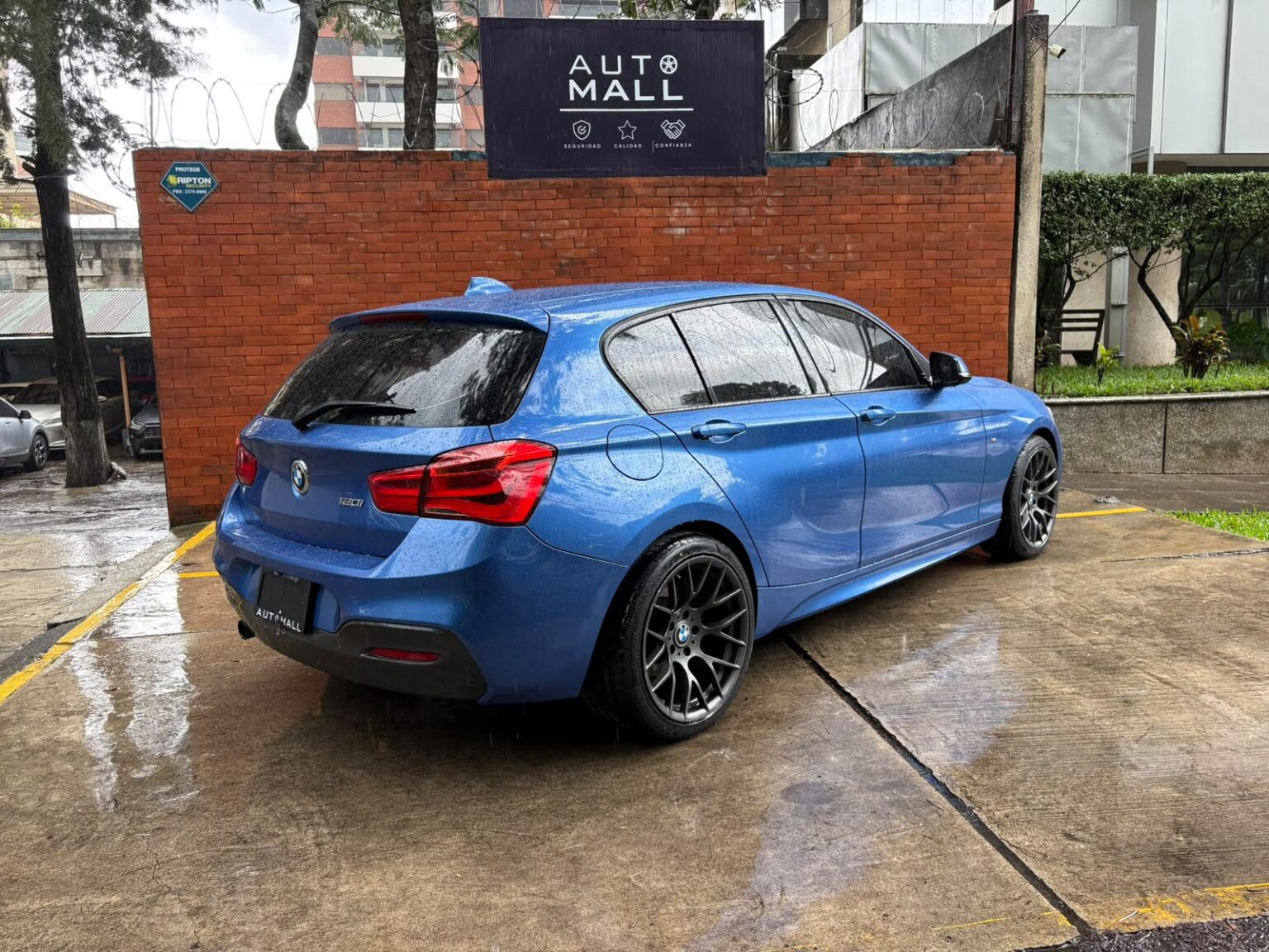 BMW-120i-AT-2016-697FZM (13)