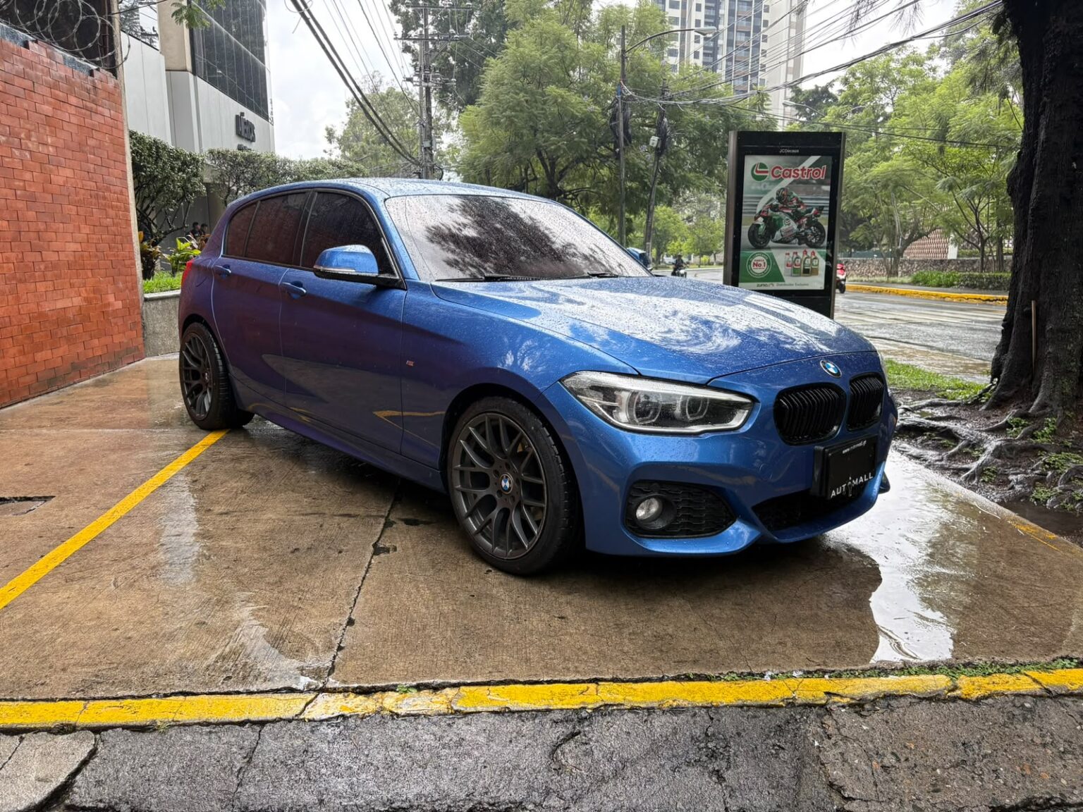 BMW-120i-AT-2016-697FZM (2)