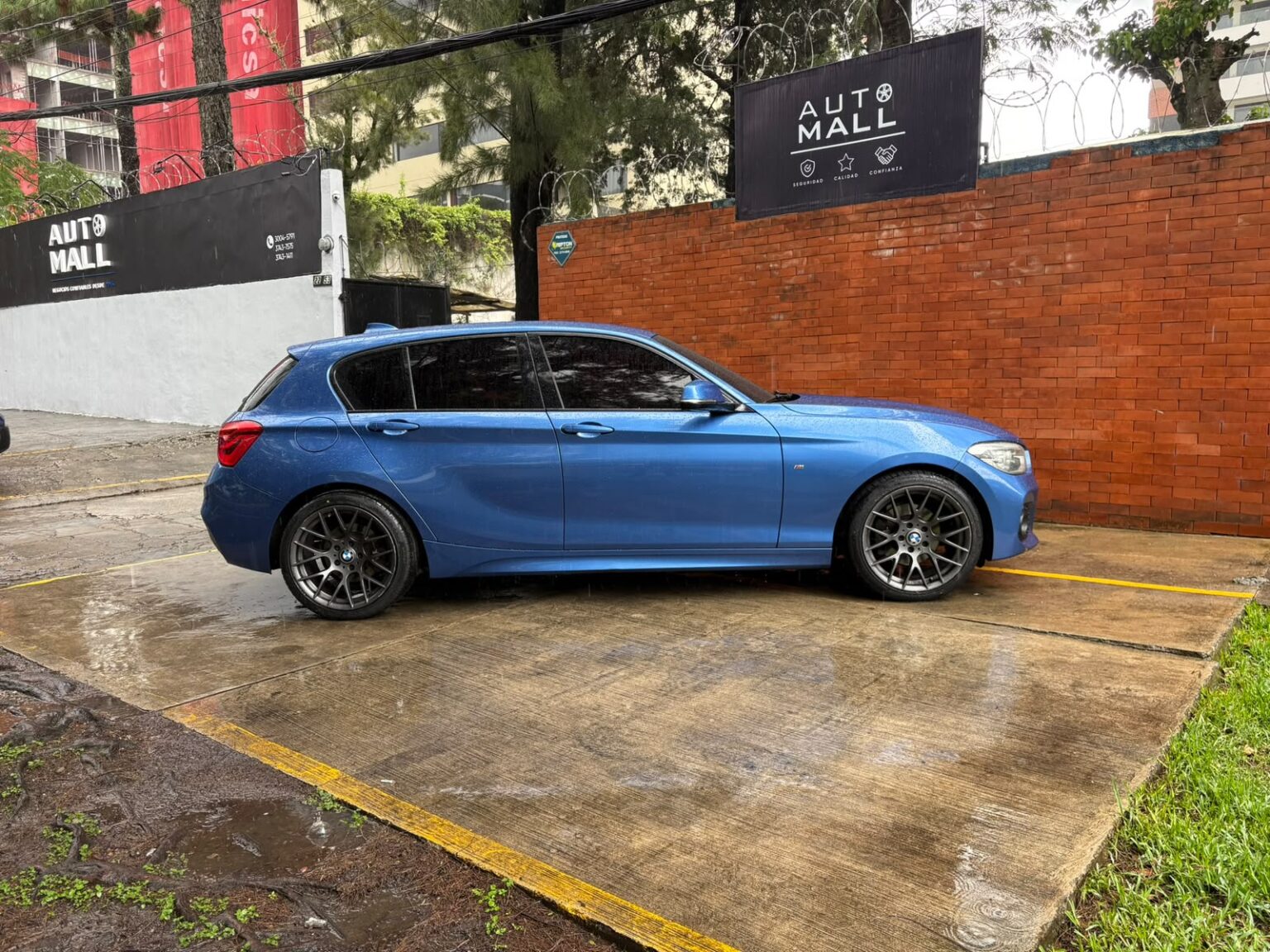 BMW-120i-AT-2016-697FZM (3)