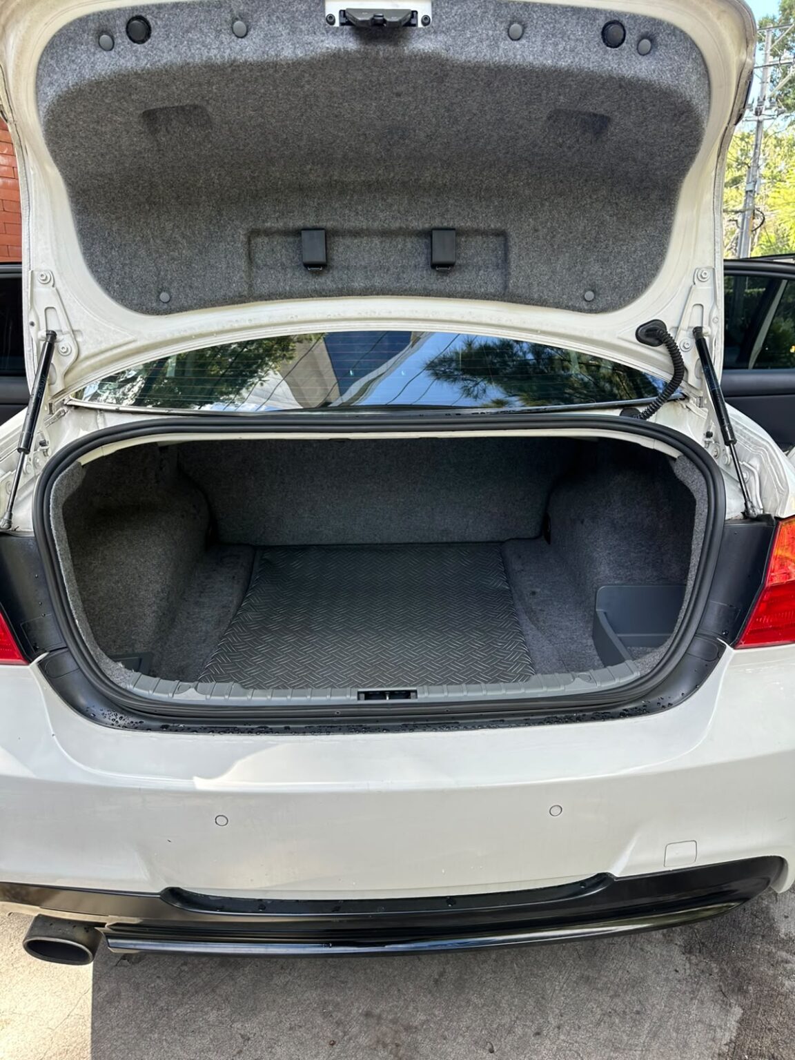 BMW-320i-2011-213DZP (13)