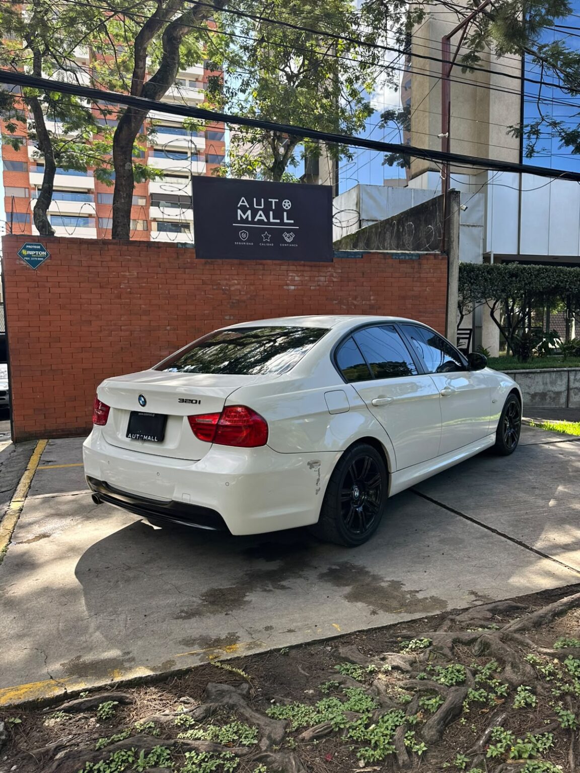 BMW-320i-2011-213DZP (15)