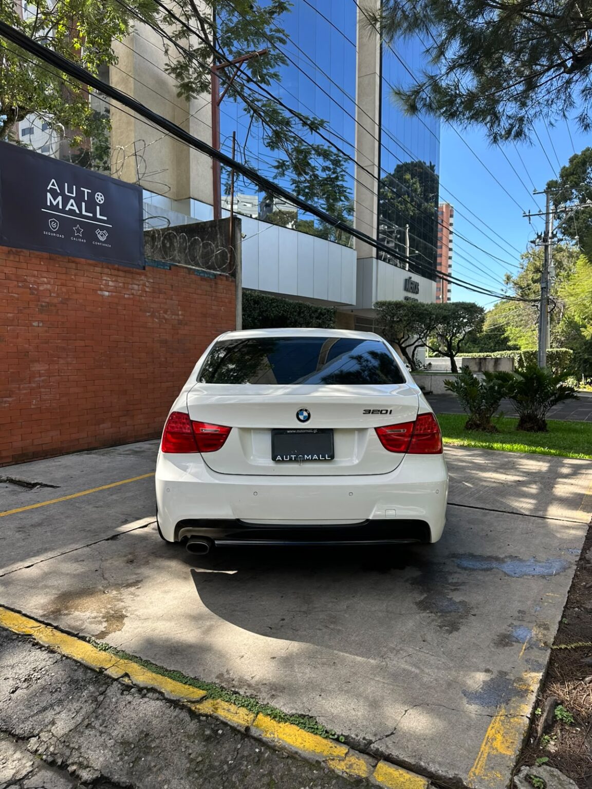 BMW-320i-2011-213DZP (16)