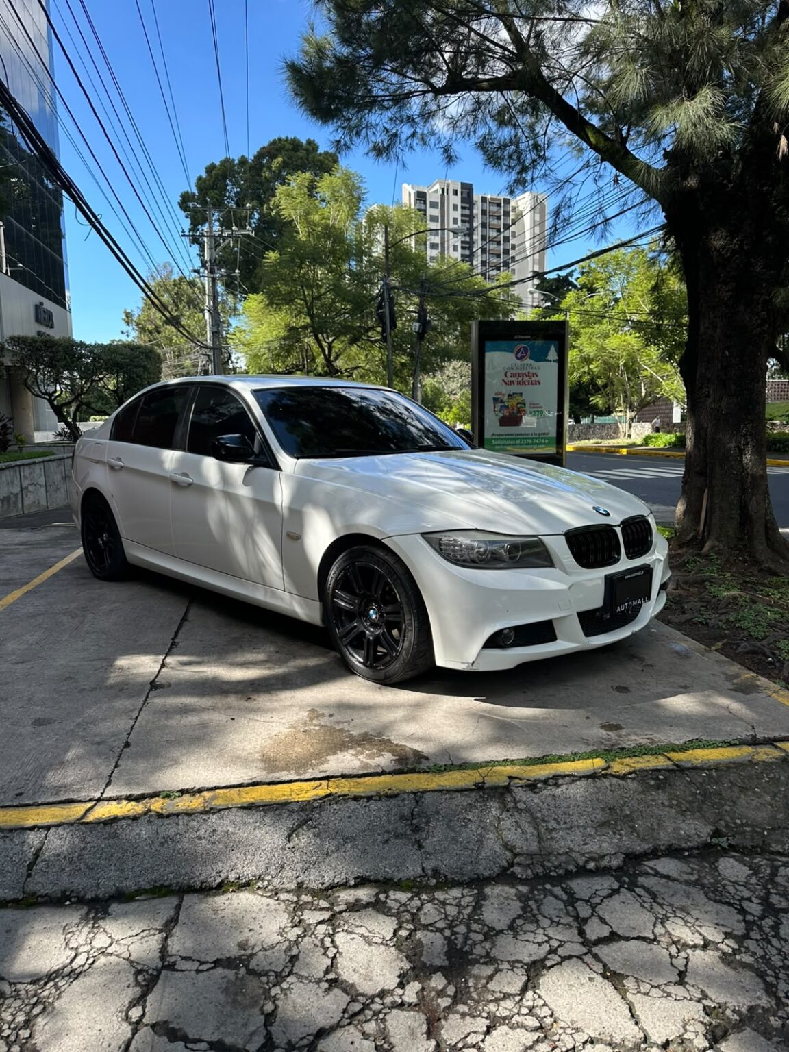 BMW-320i-2011-213DZP (4)