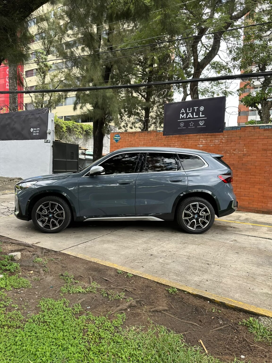 BMW X1-Xdrive-28i-2023-900LSC (1)