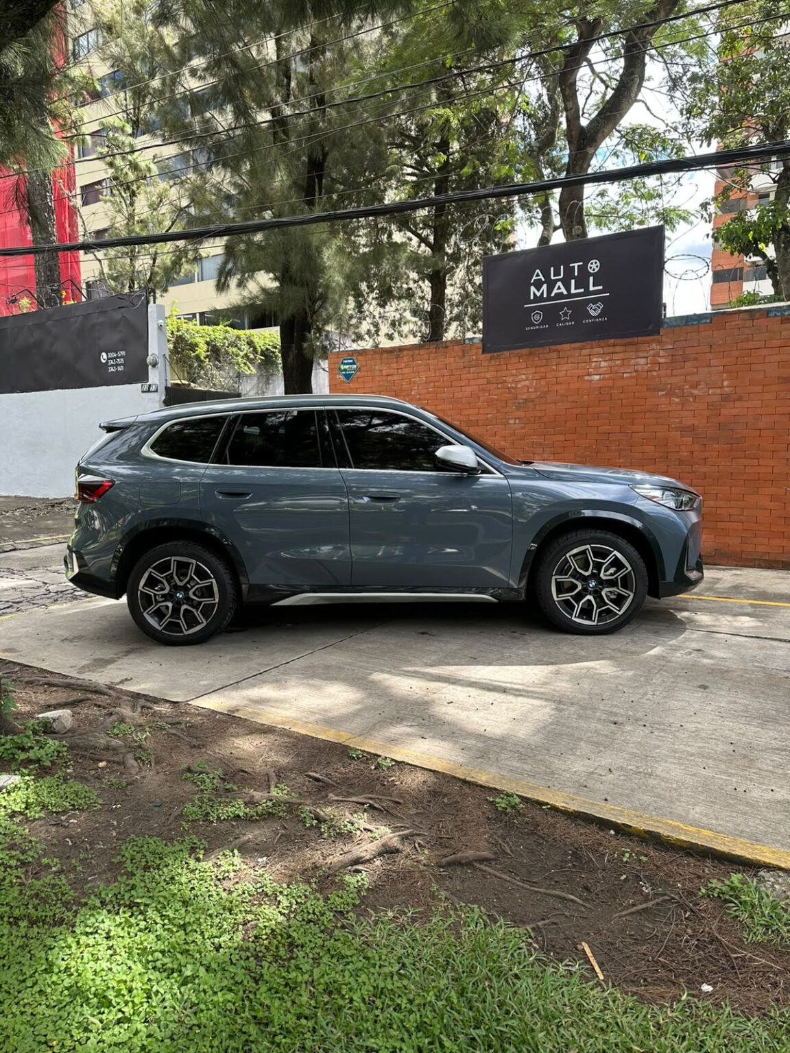 BMW X1-Xdrive-28i-2023-900LSC (15)