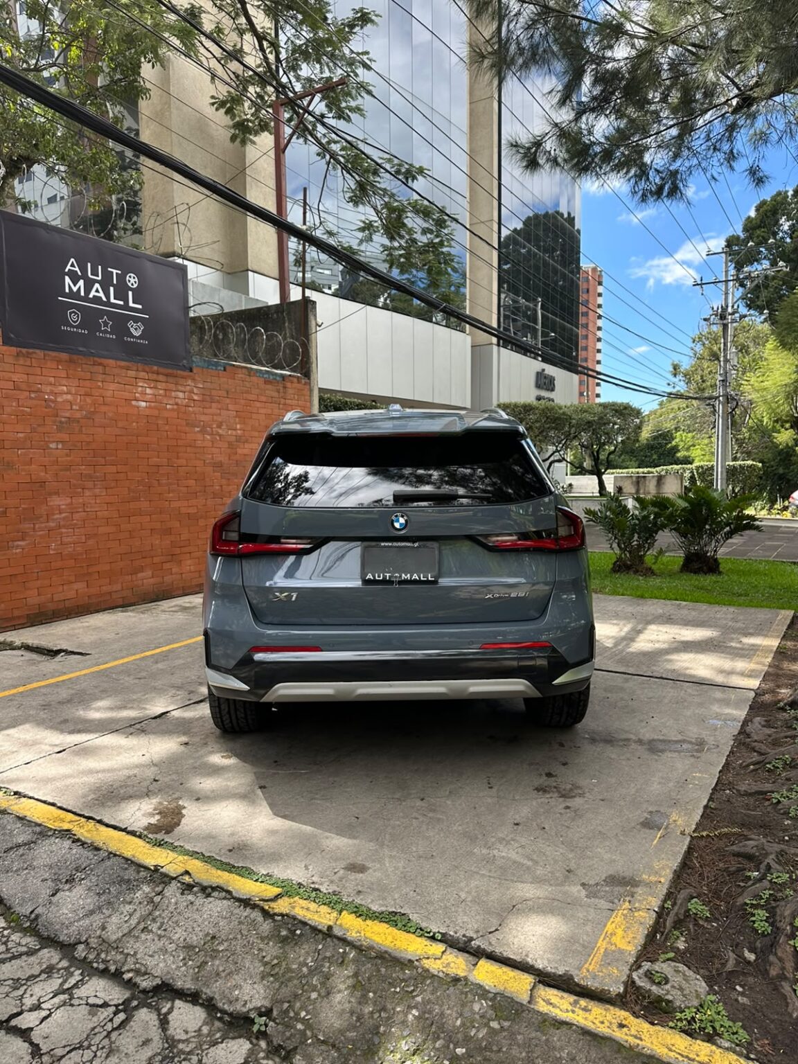 BMW X1-Xdrive-28i-2023-900LSC (17)