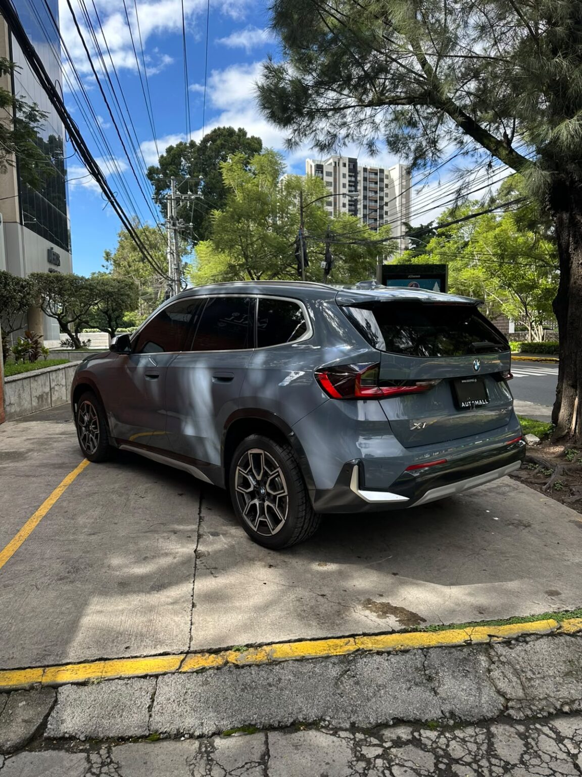 BMW X1-Xdrive-28i-2023-900LSC (18)