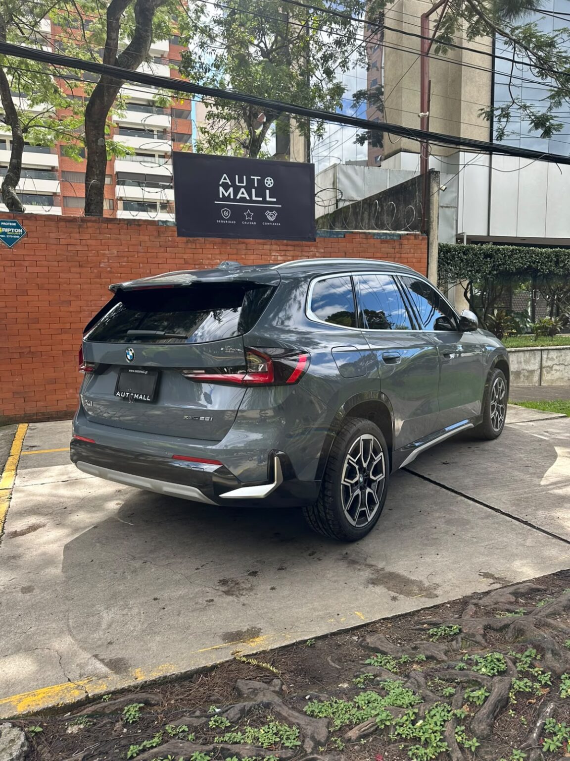 BMW X1-Xdrive-28i-2023-900LSC (19)