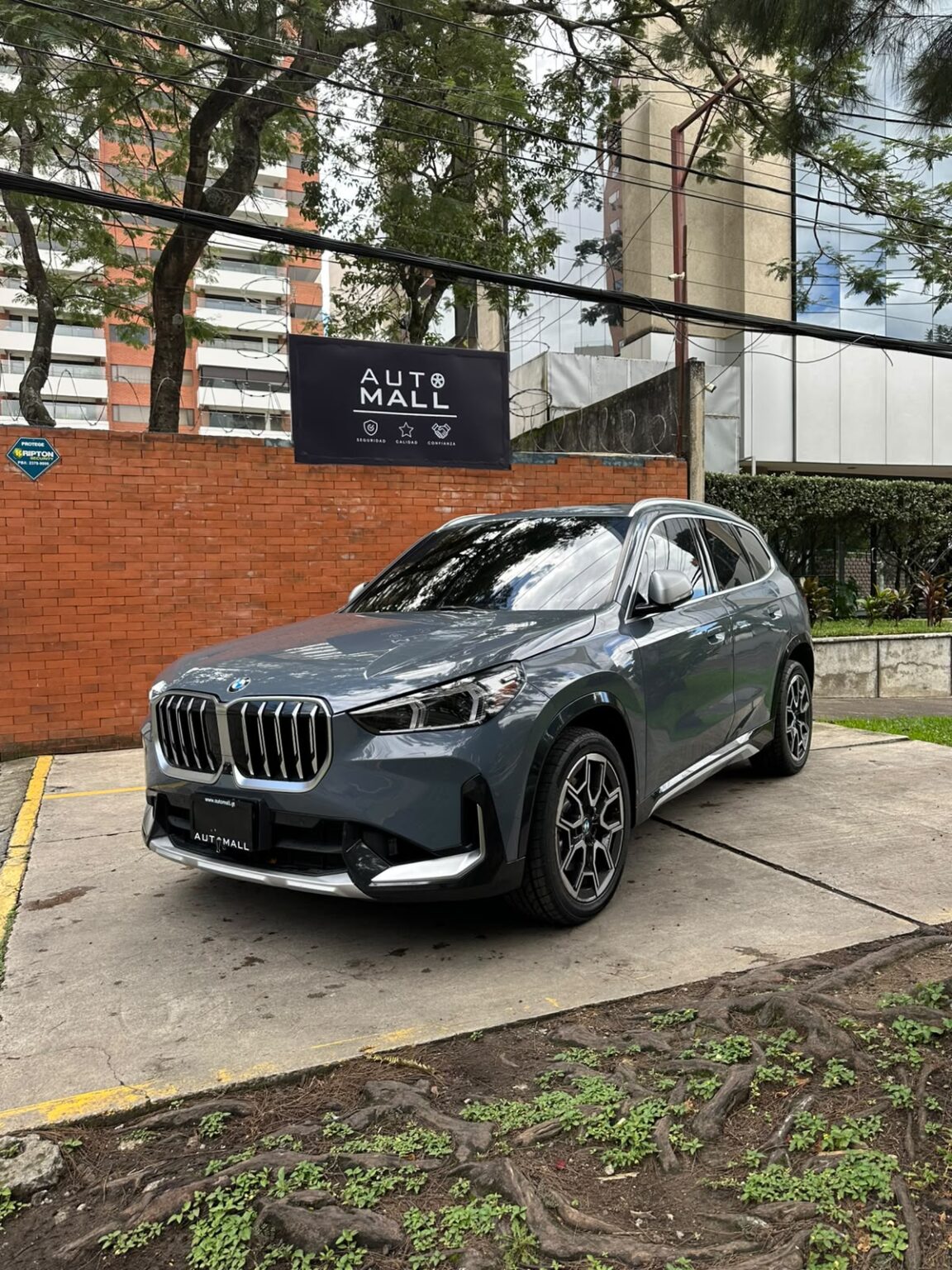 BMW X1-Xdrive-28i-2023-900LSC (2)