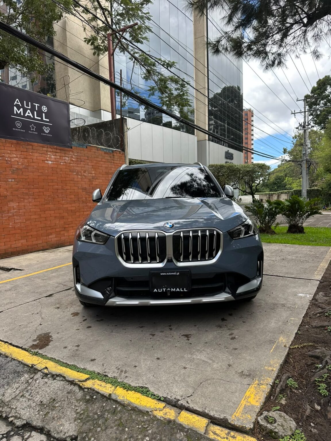 BMW X1-Xdrive-28i-2023-900LSC (3)