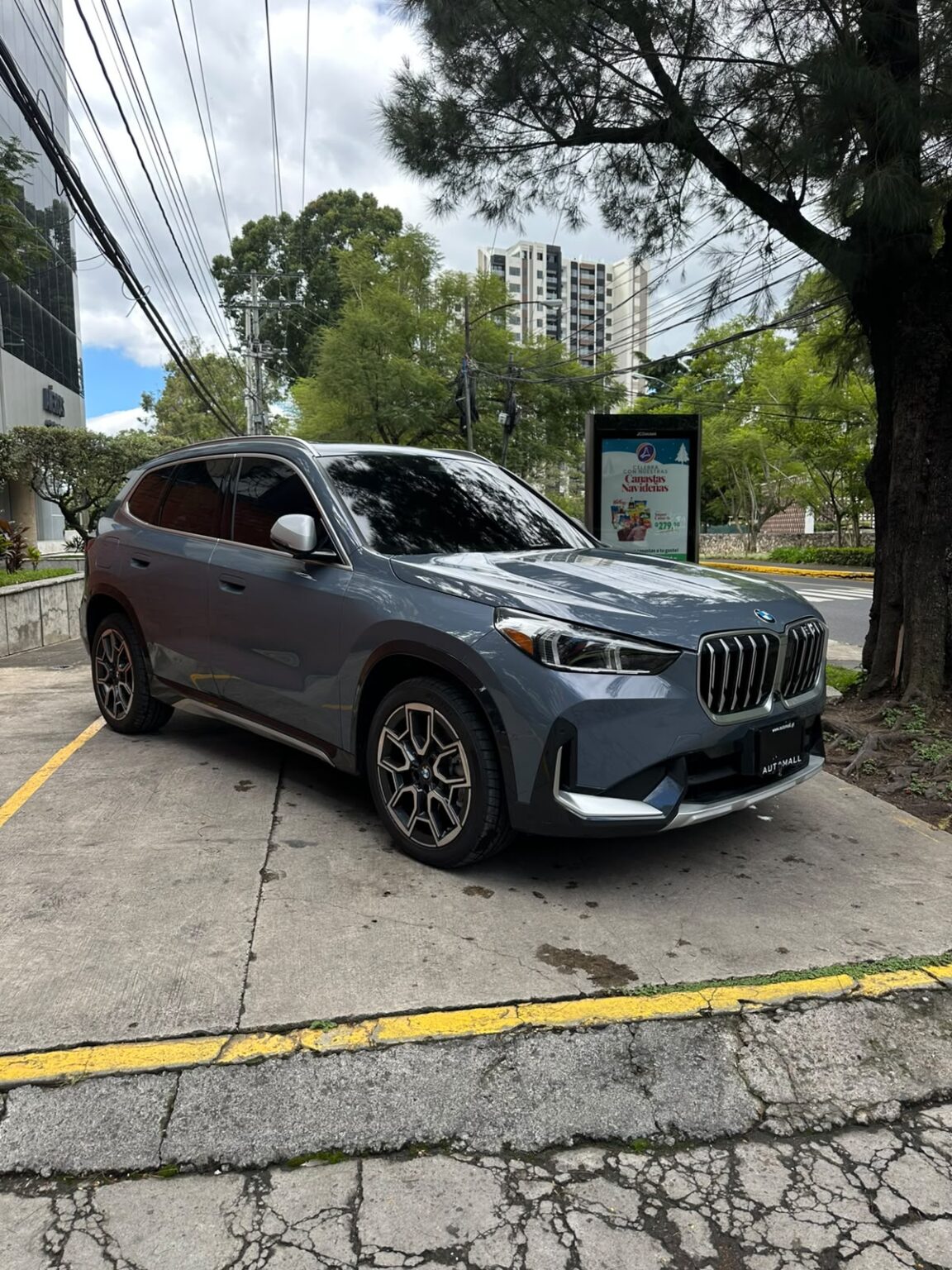 BMW X1-Xdrive-28i-2023-900LSC (4)