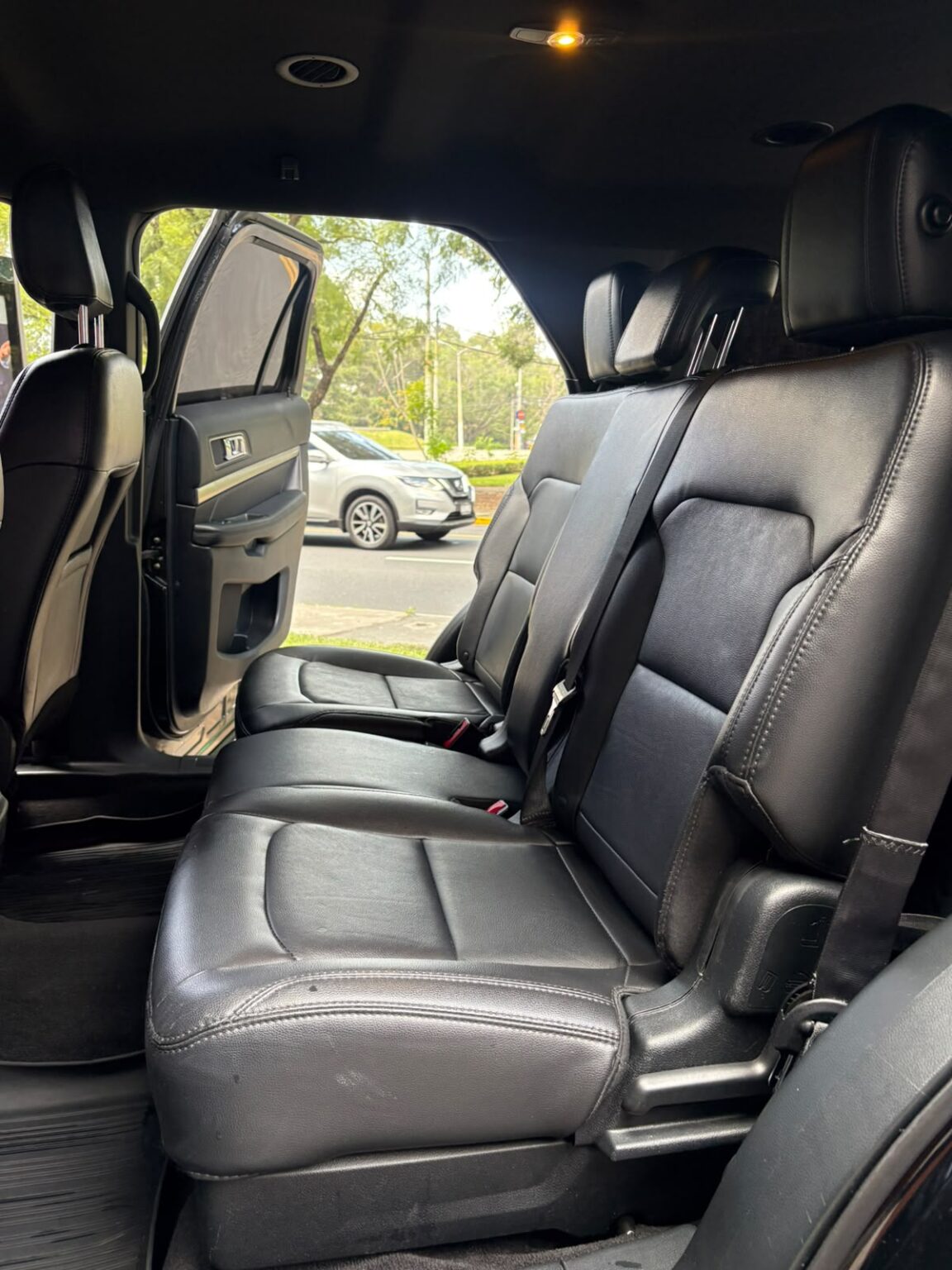 Ford-Explorer-XLT-2018-581JNC (10)