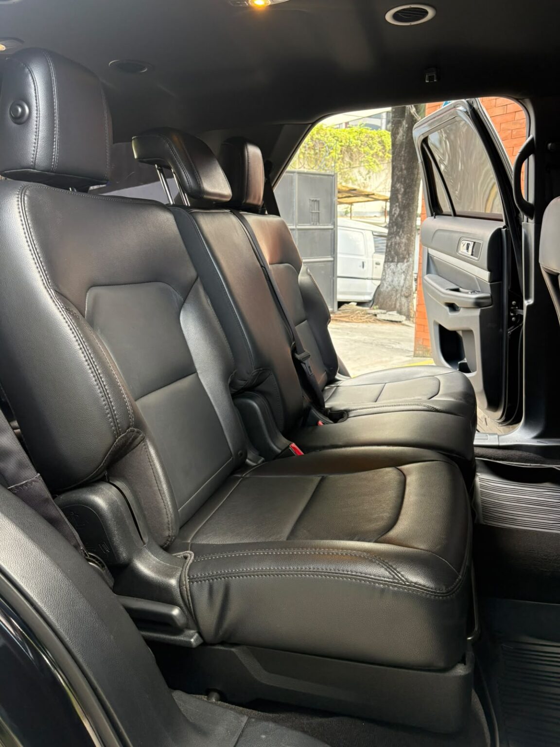 Ford-Explorer-XLT-2018-581JNC (12)