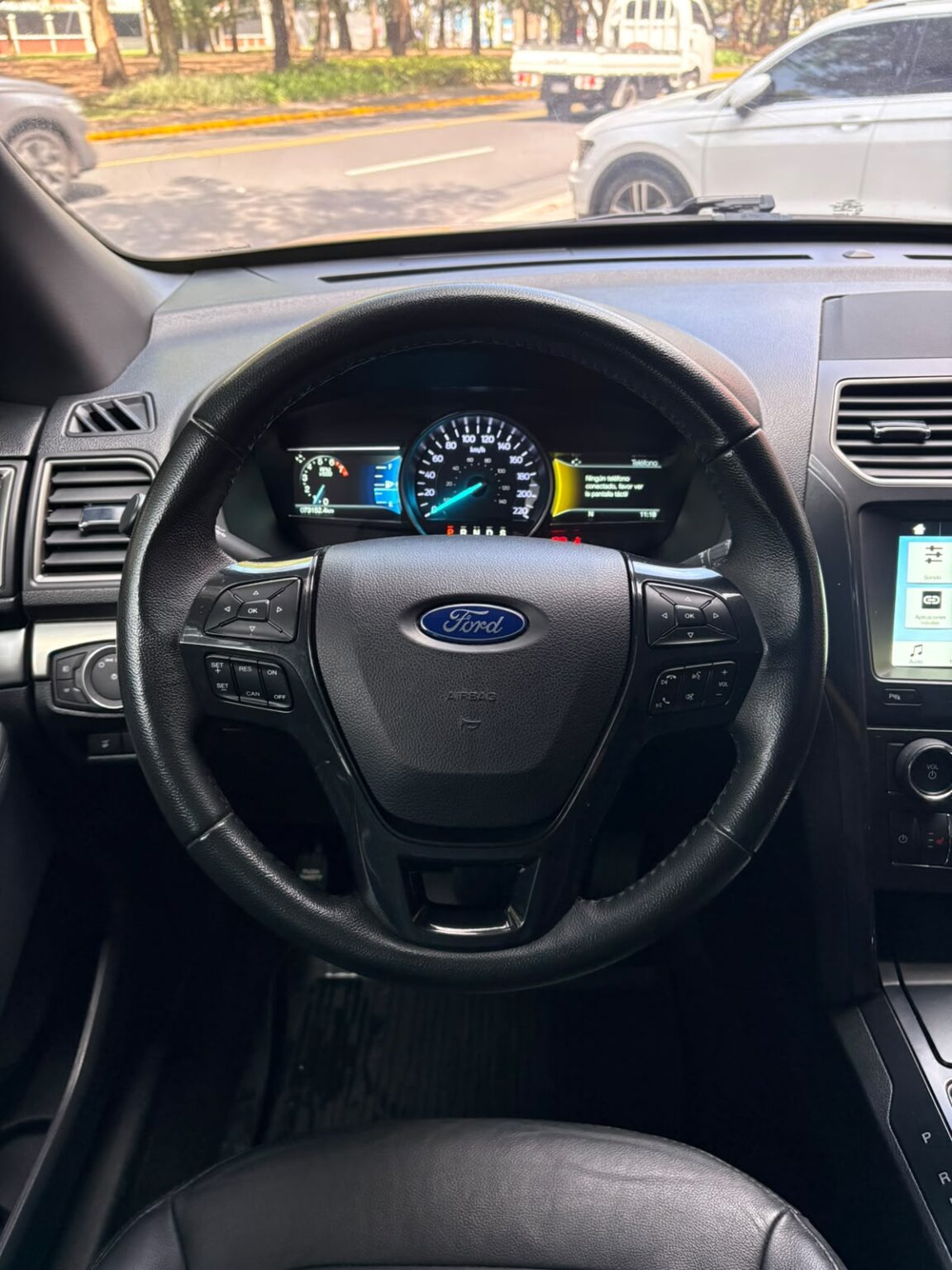Ford-Explorer-XLT-2018-581JNC (14)