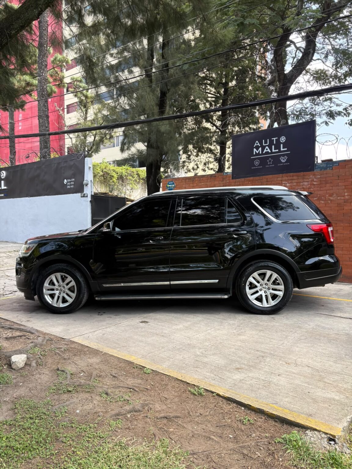 Ford-Explorer-XLT-2018-581JNC (16)